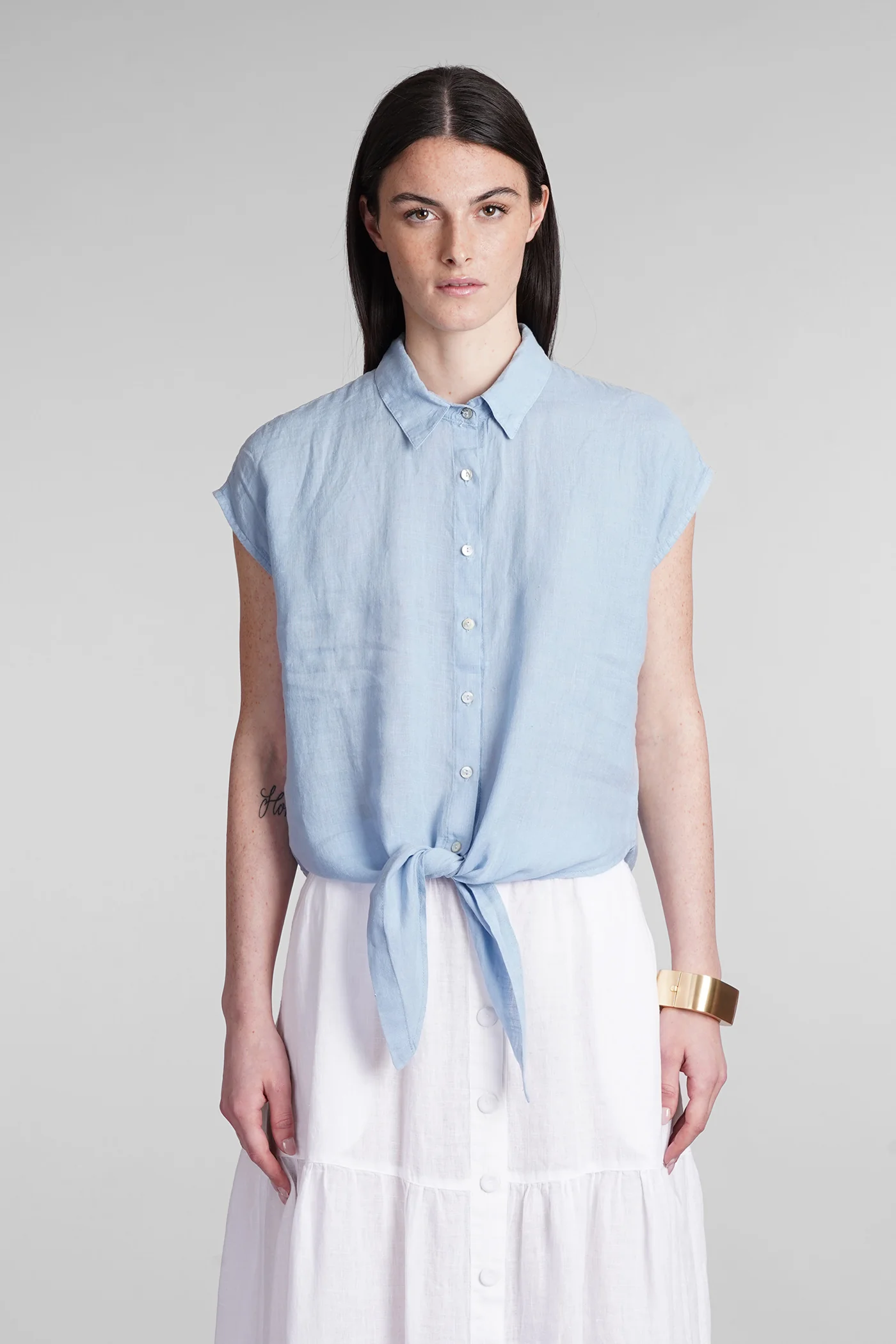 Shirt in cyan linen