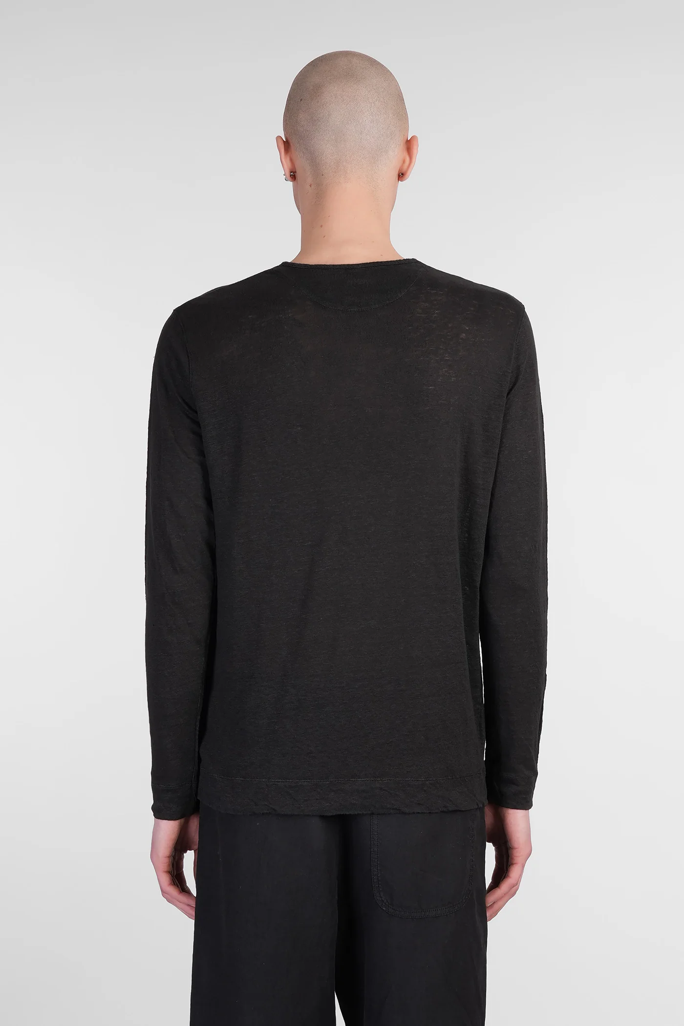 T-Shirt in black linen - Image 3