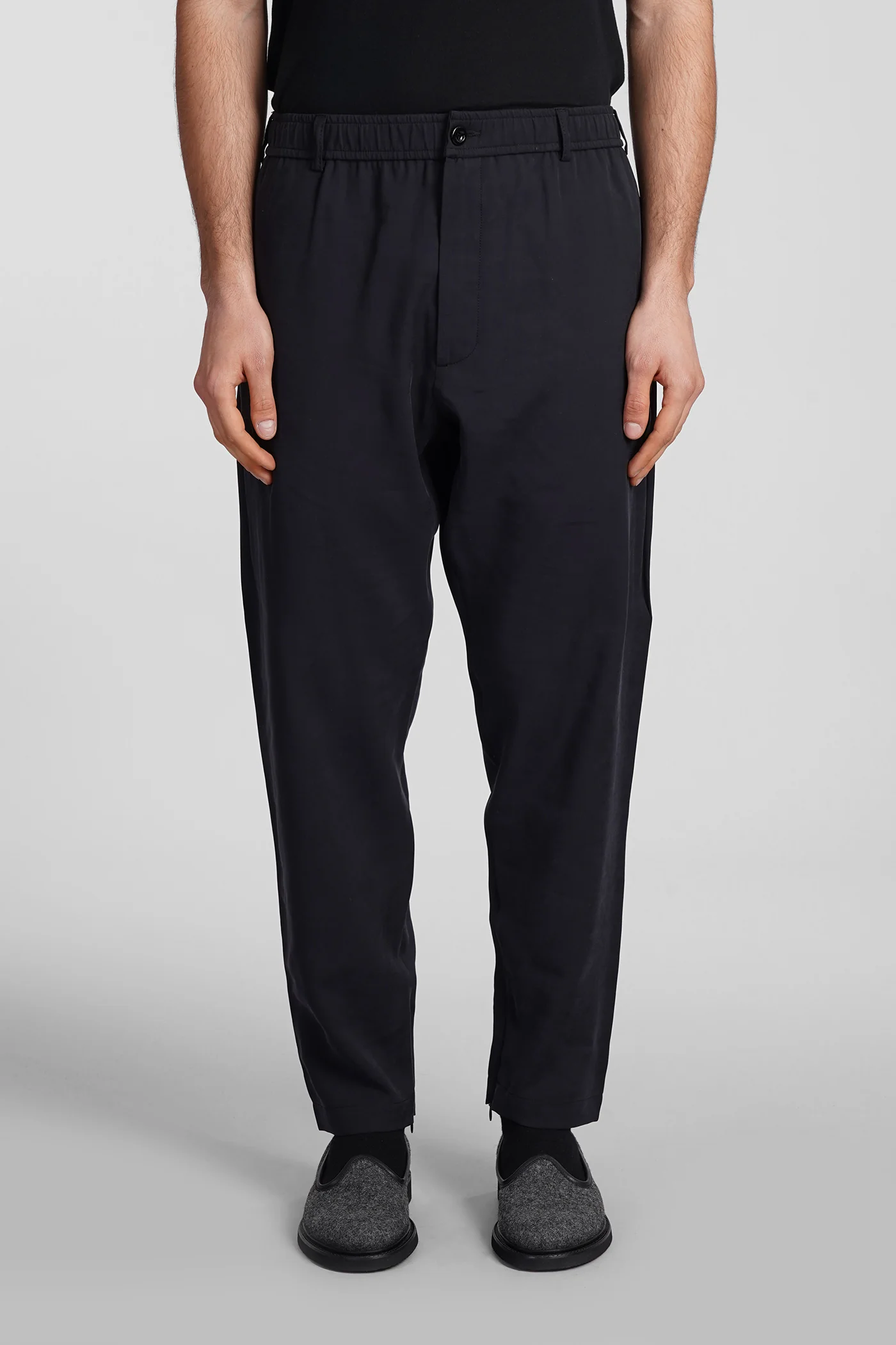 Pants in black viscose