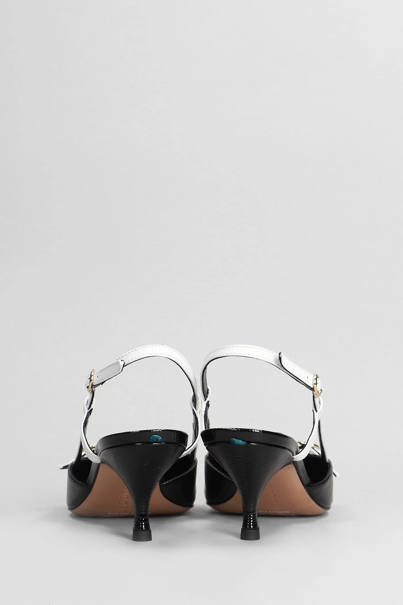 Pumps in black leather - Image 4