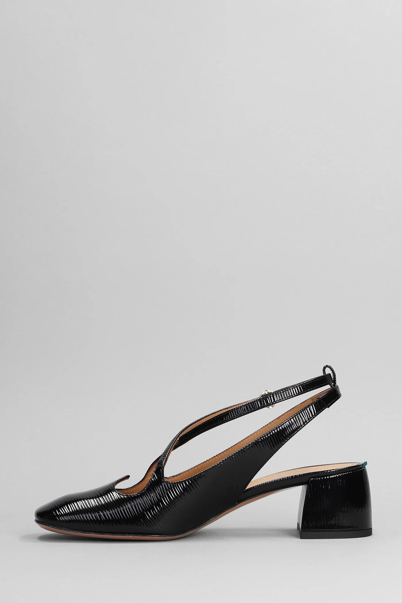 Pumps in black patent leather - Image 3