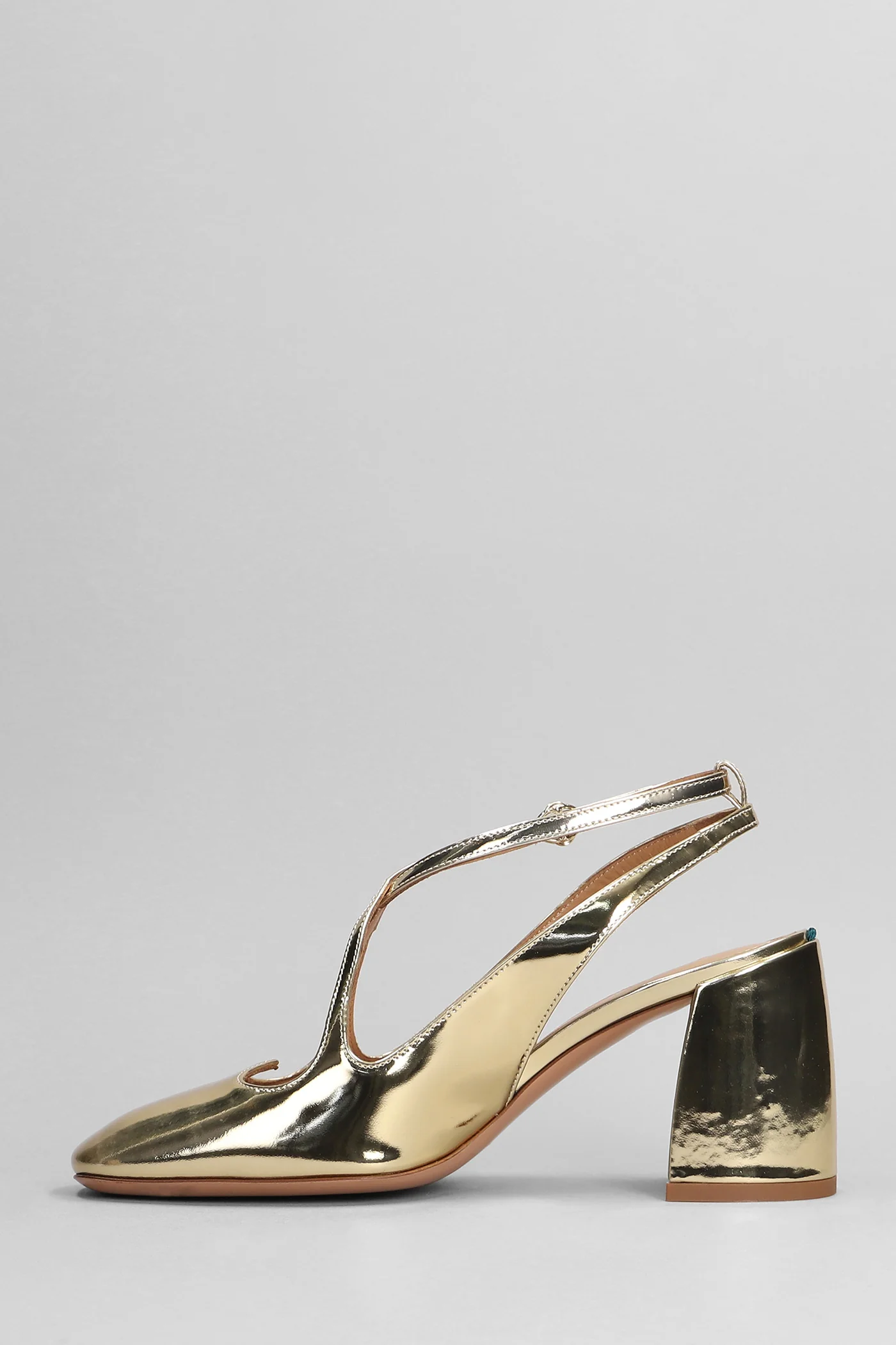 Pumps in gold leather - Image 3
