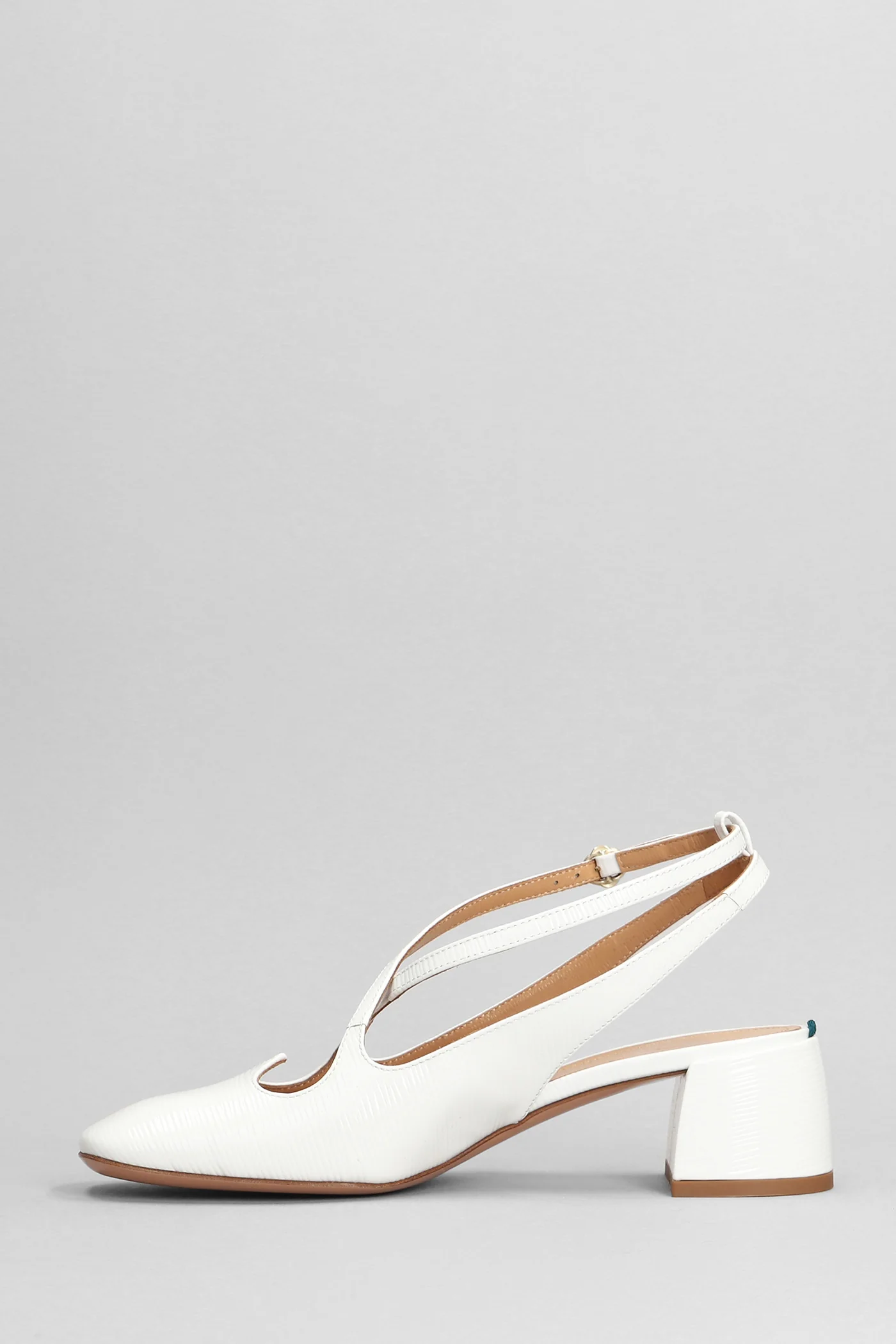 Pumps in white patent leather - Image 3