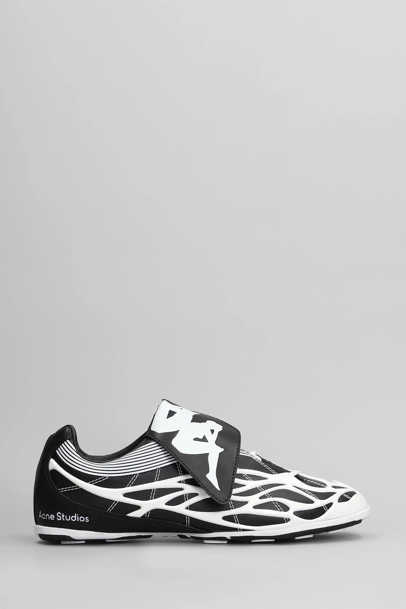 Sneakers in black leather