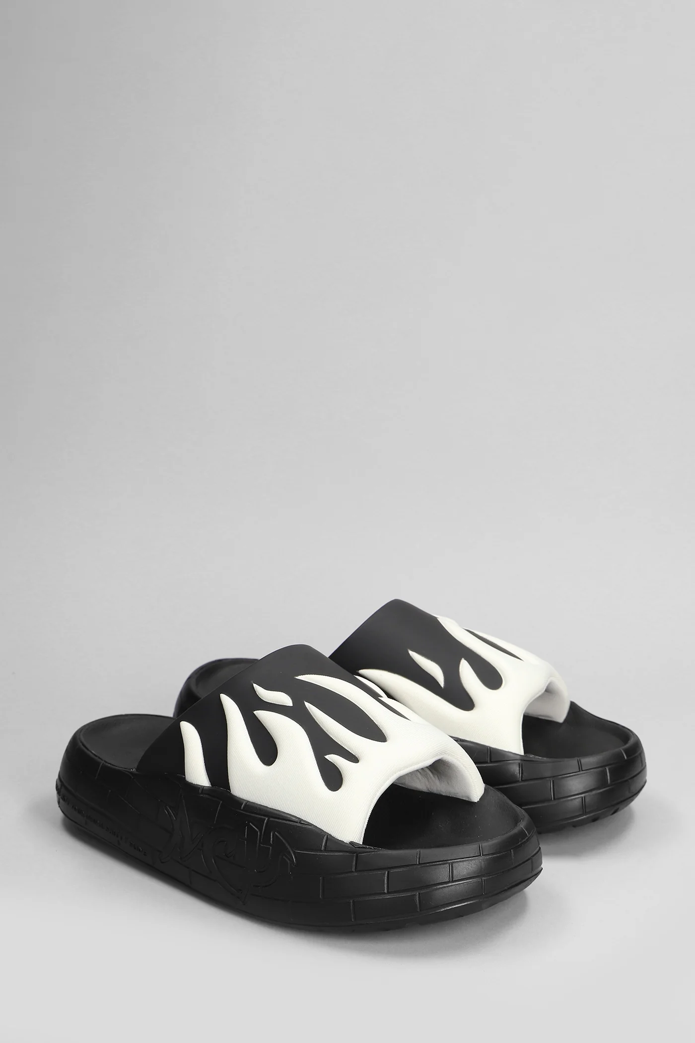 Nyu Slide Slipper-Mule in white rubber/plasic - Image 2