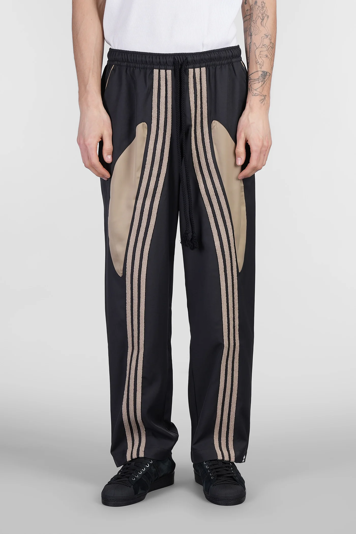 Pants in black polyester