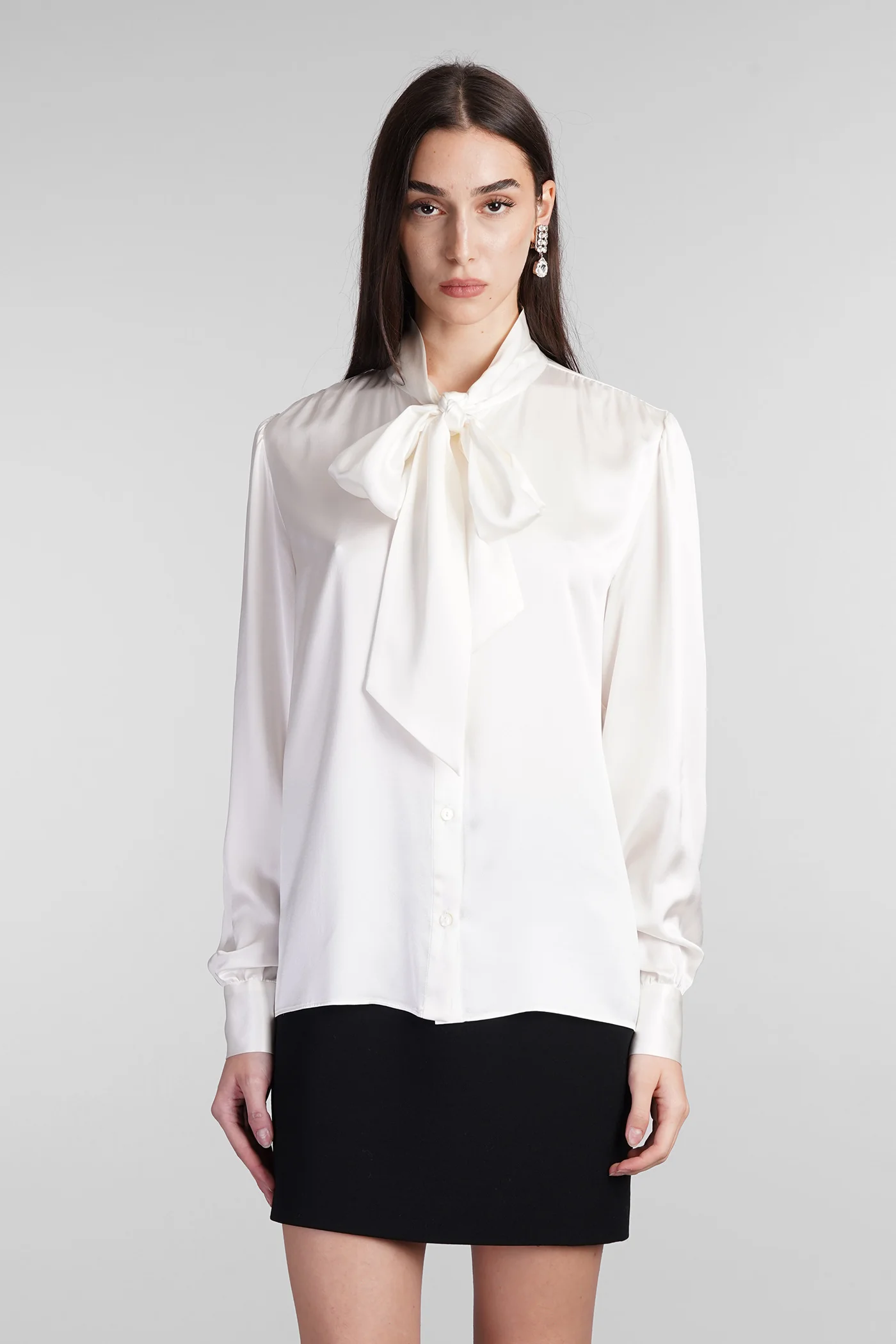 Blouse in white silk
