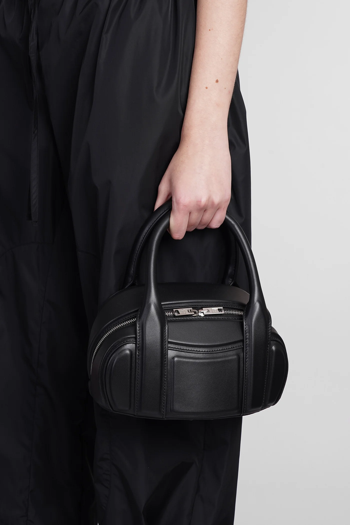 Roc Hand bag in black leather - Image 2
