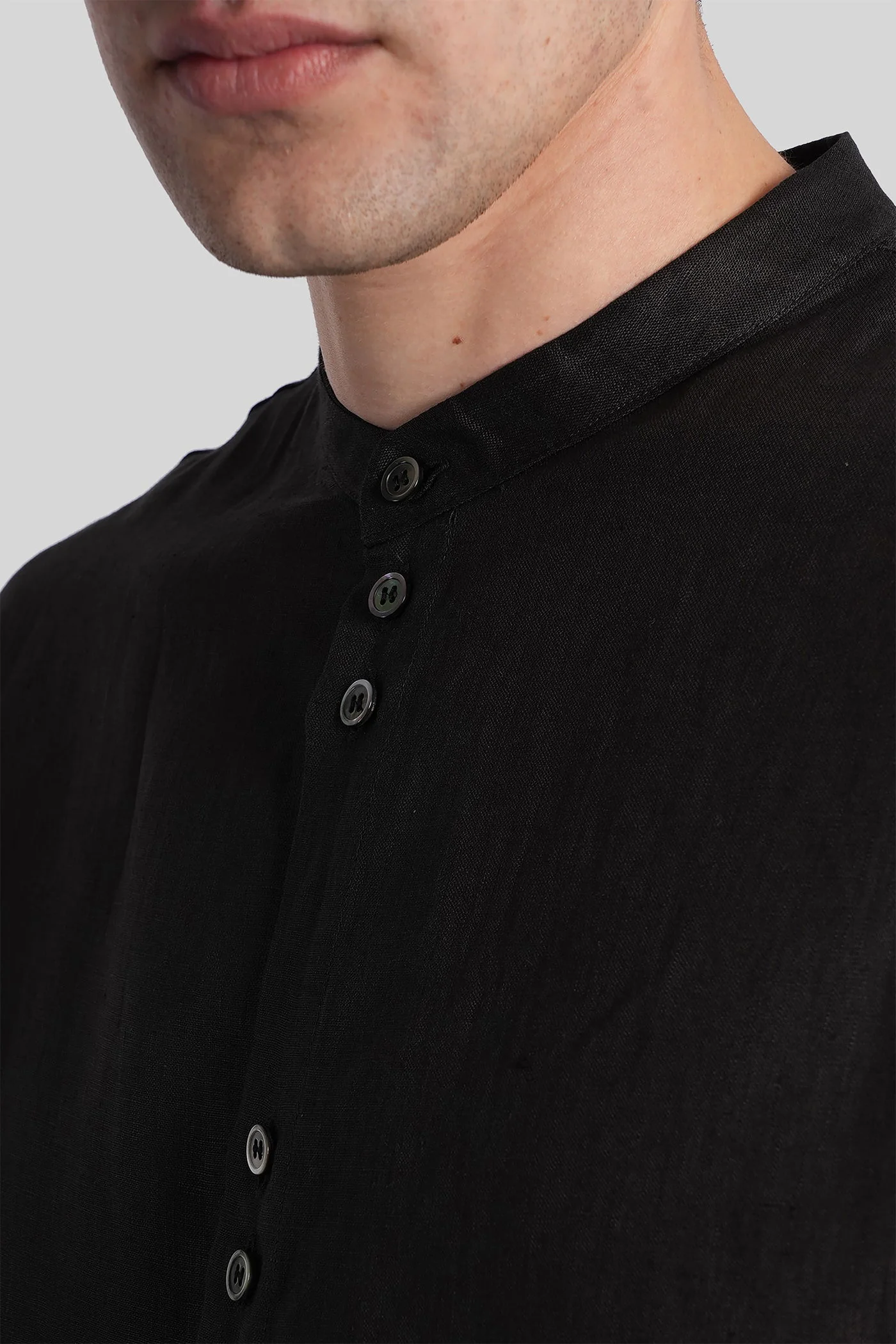 Shirt in black linen - Image 5