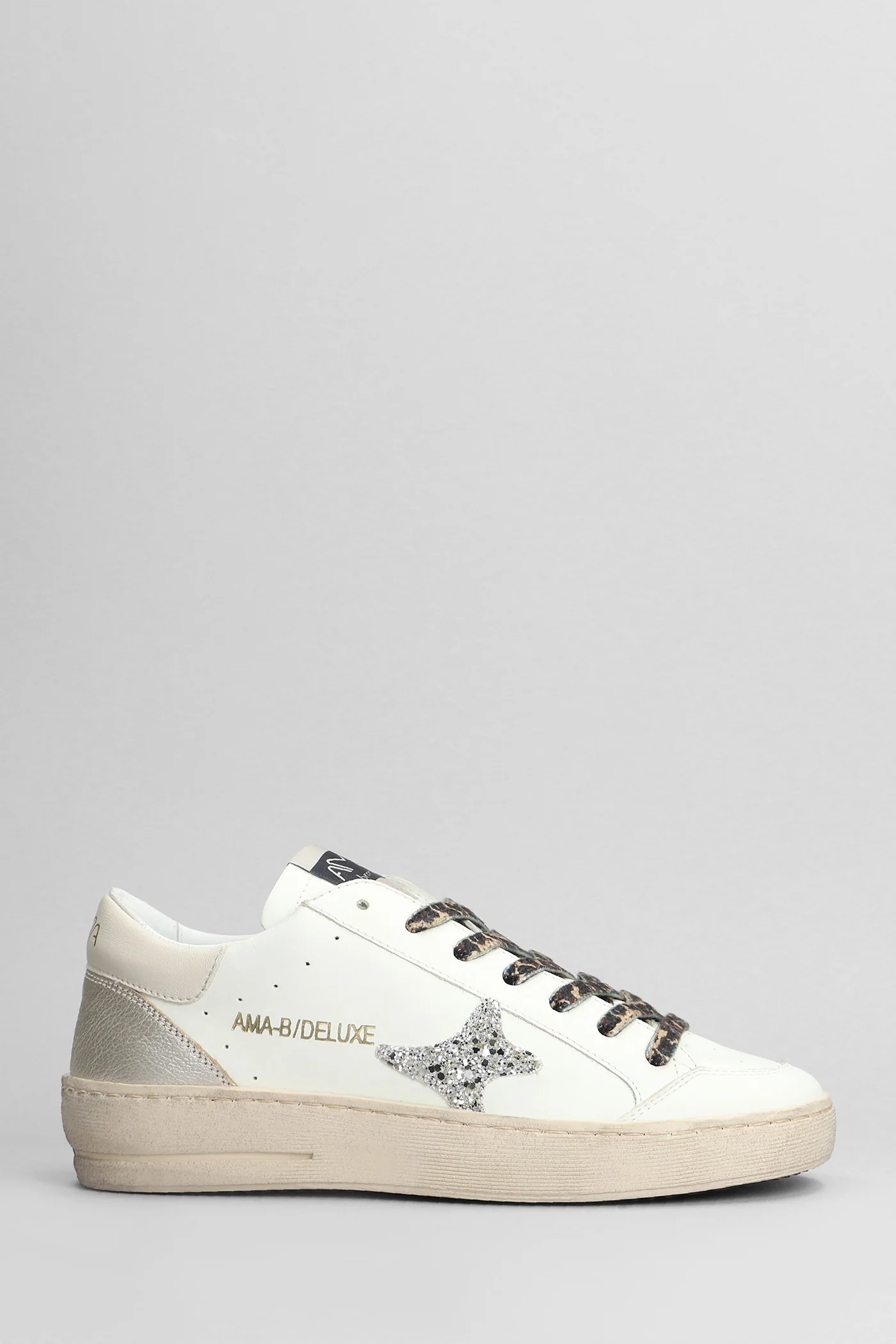 Sneakers in white leather