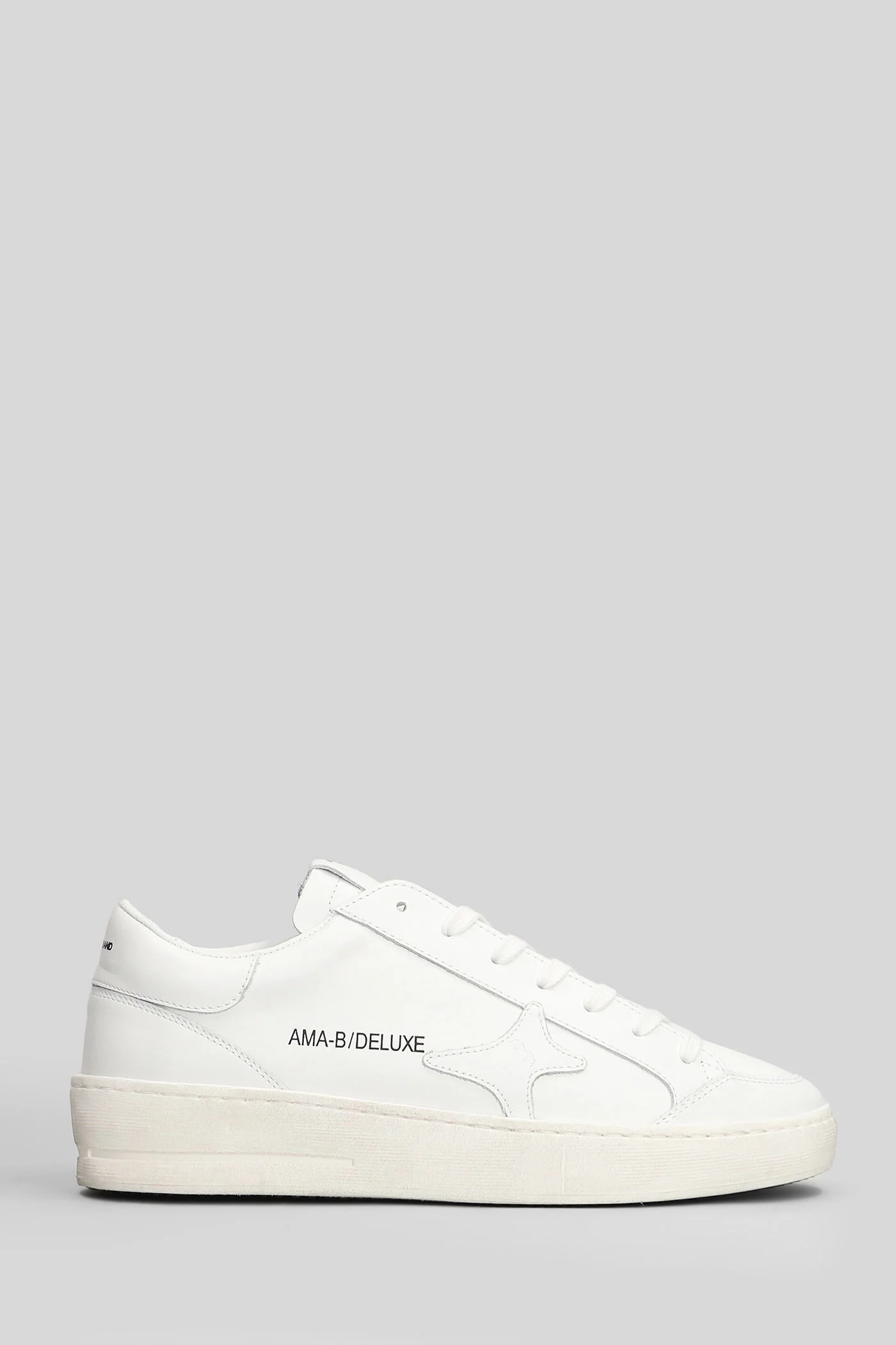 Sneakers in white leather