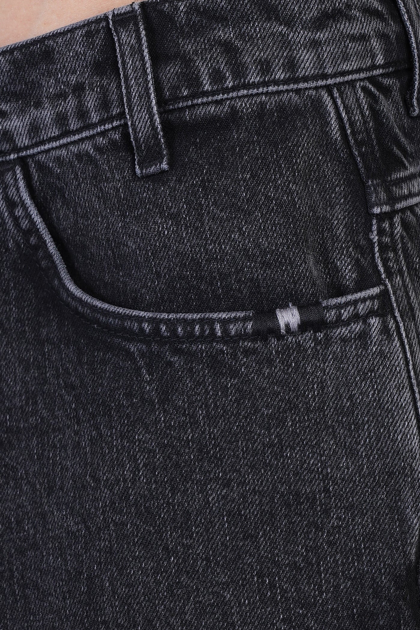 Bernie Shorts in black denim - Image 5