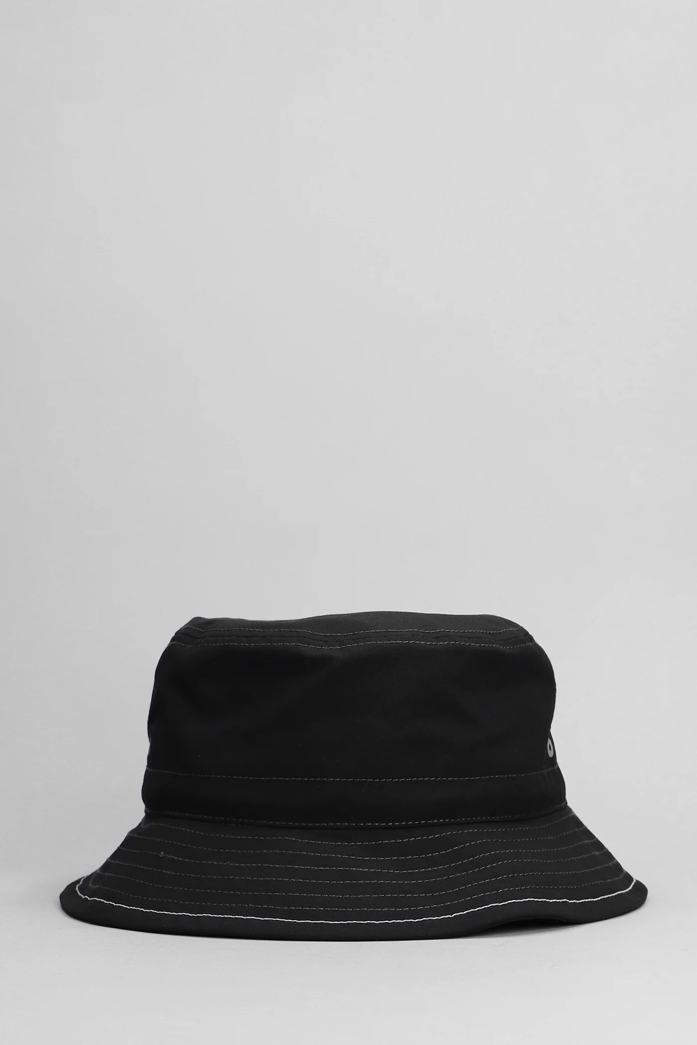 Hats in black polyester