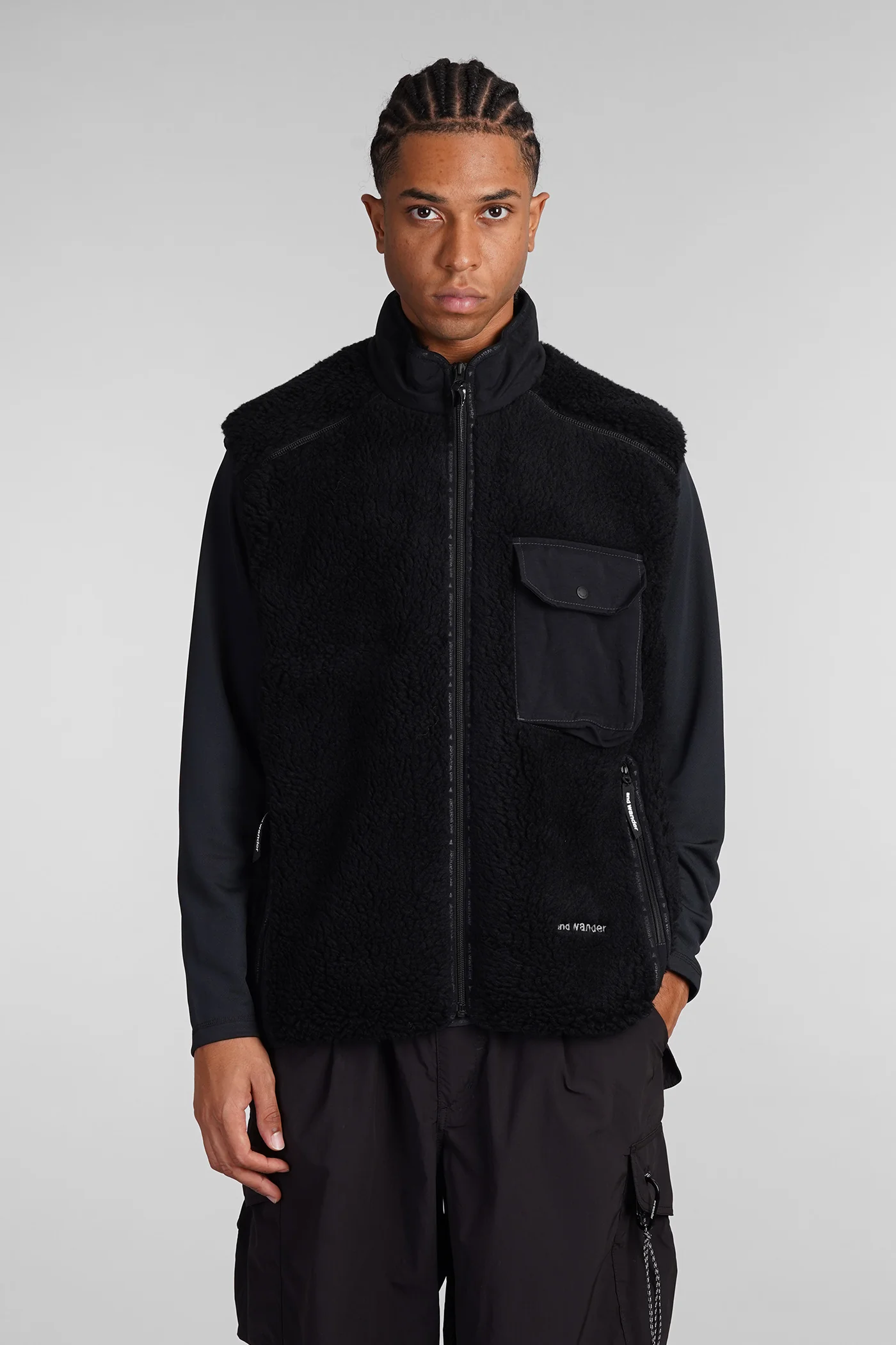 Vest in black polyester