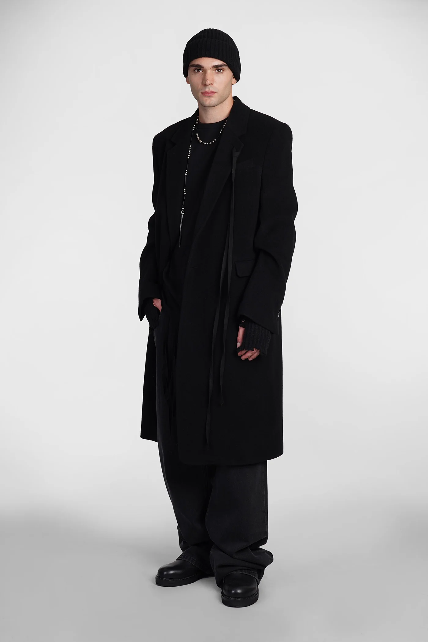 Coat in black wool - Image 2