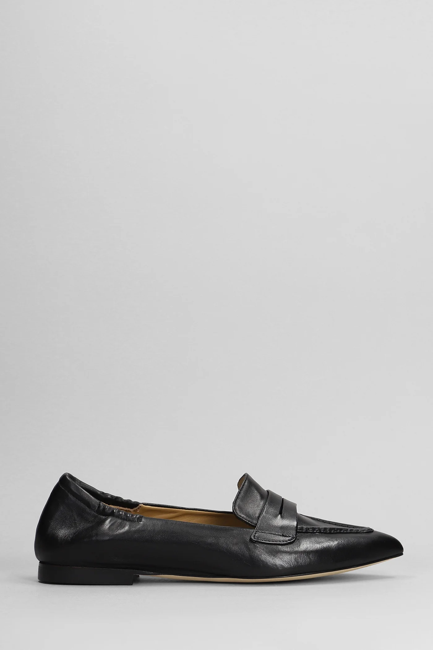 Loafers in black leather
