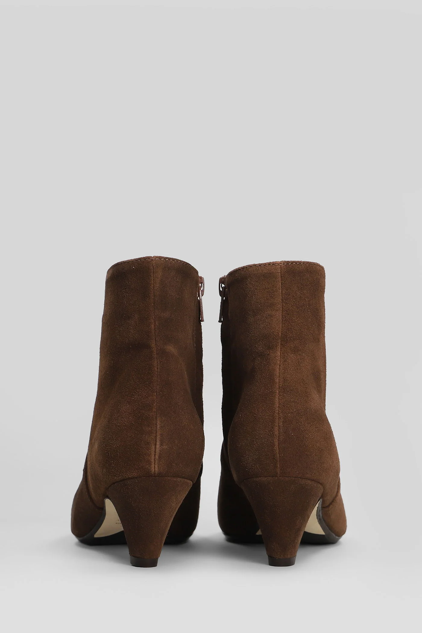low heels Ankle boots in brown suede - Image 4