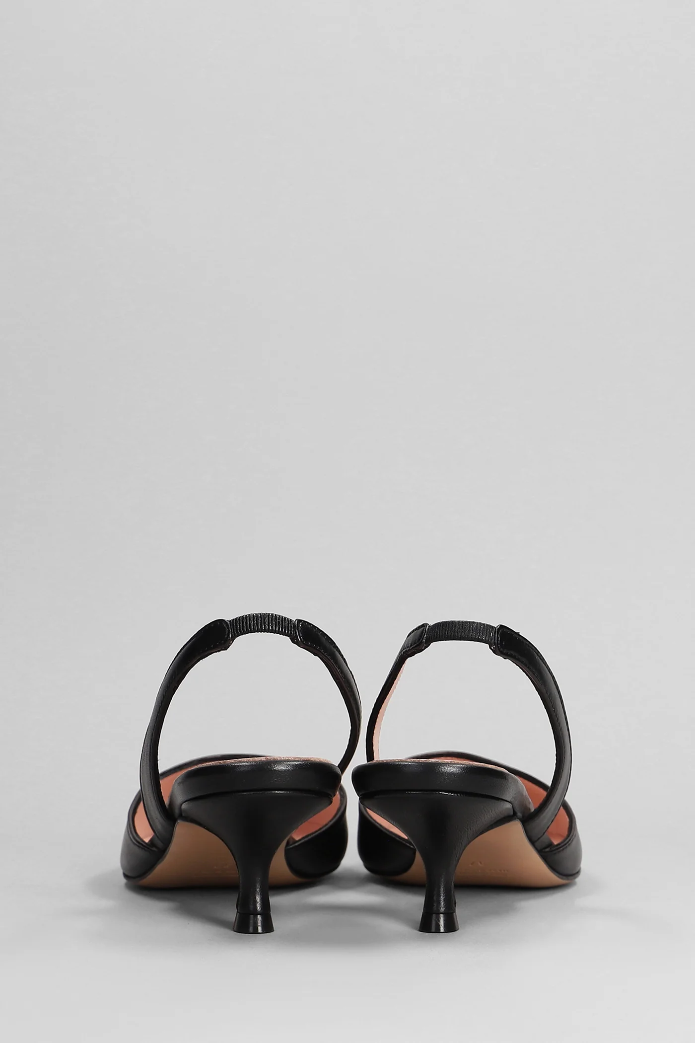 Pumps in black leather - Image 4