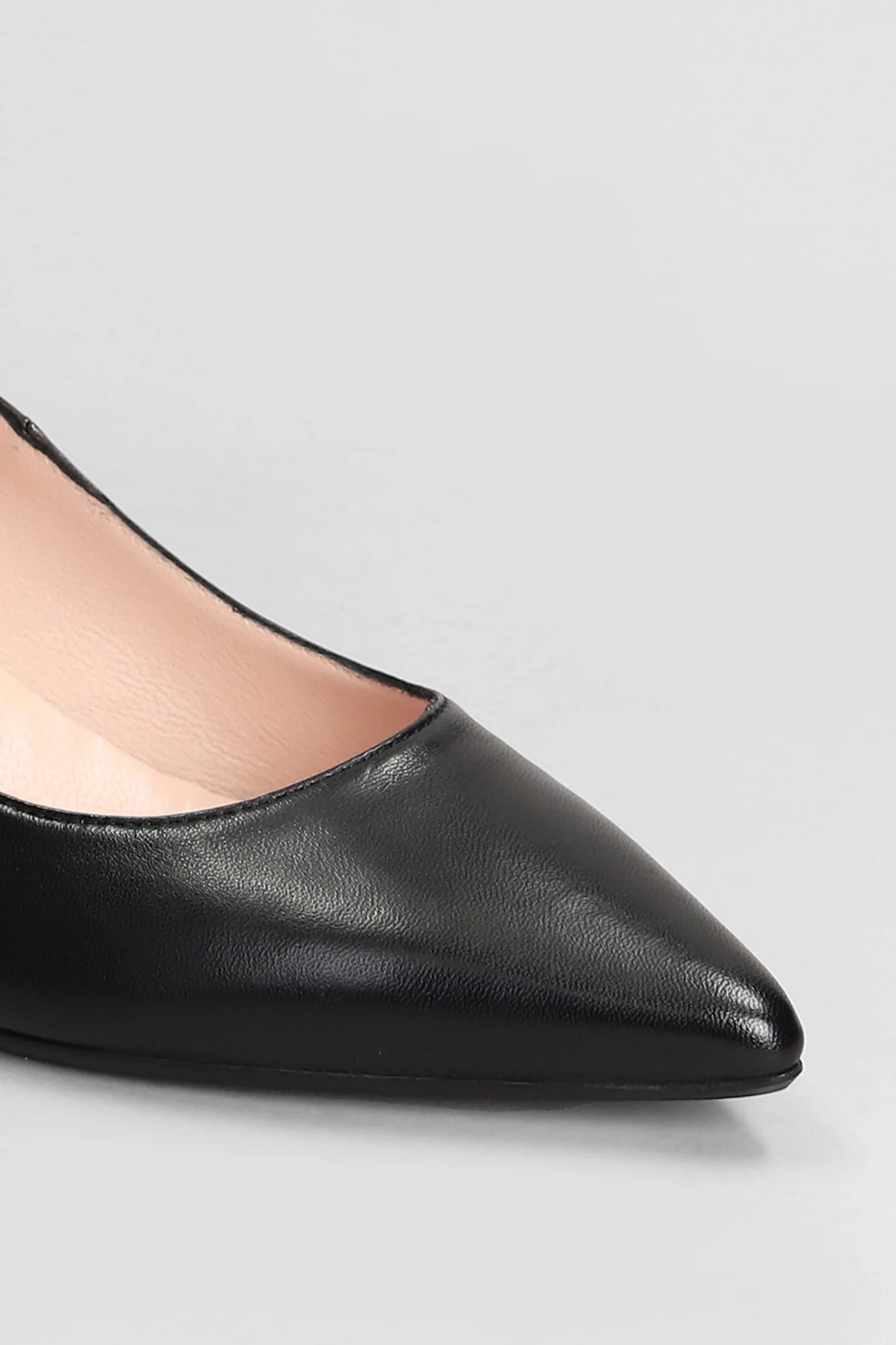 Pumps in black leather - Image 5
