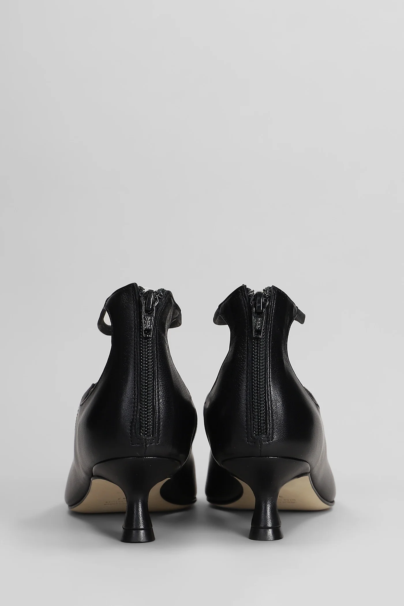 Pumps in black leather - Image 4