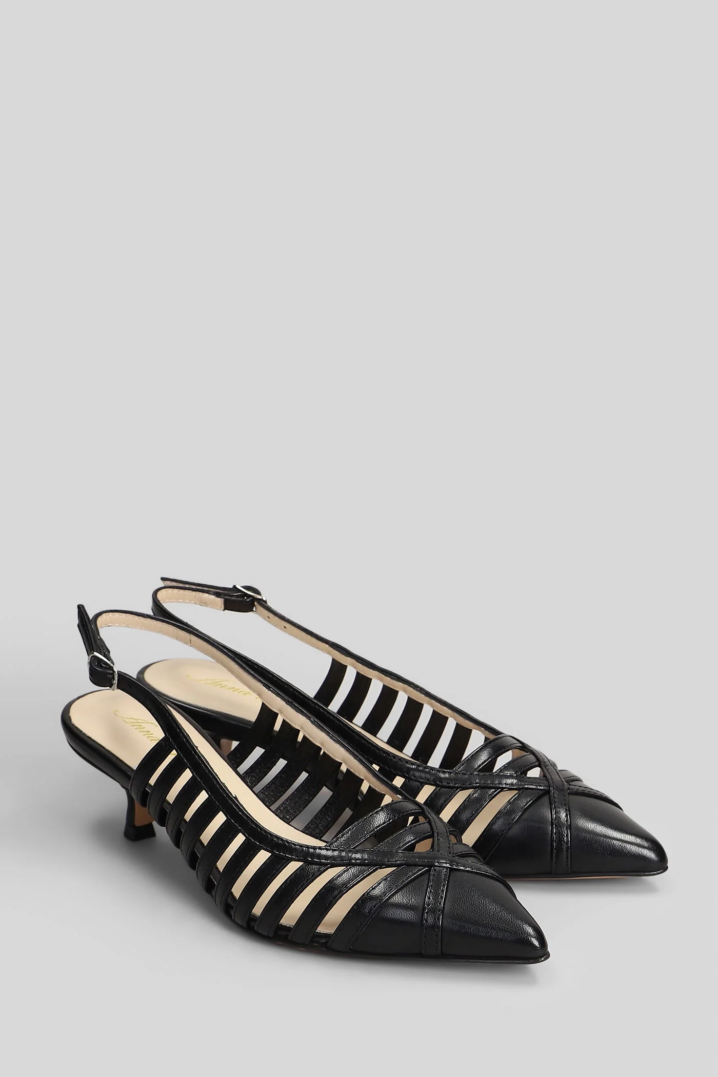 Pumps in black leather - Image 2