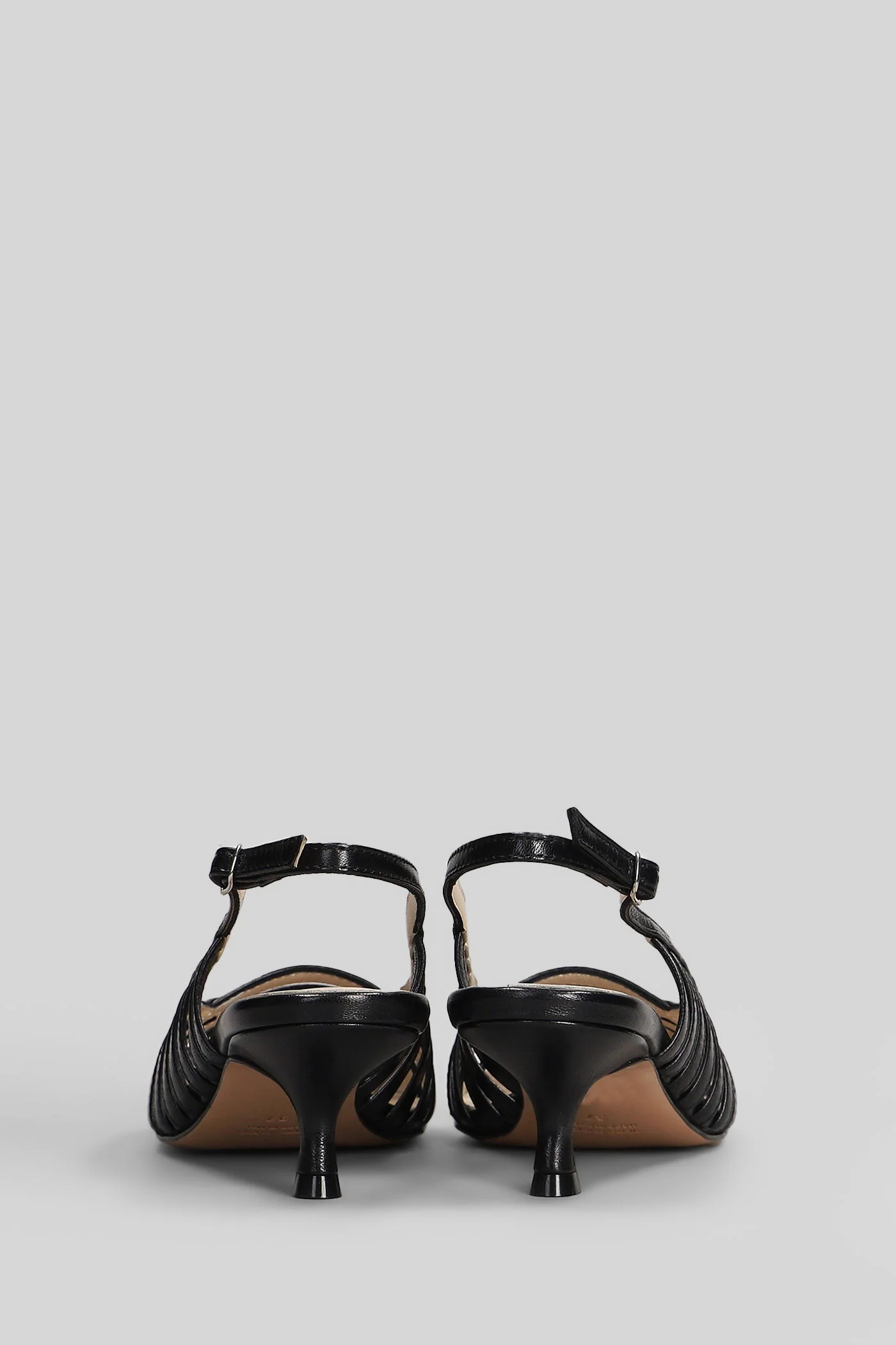 Pumps in black leather - Image 4