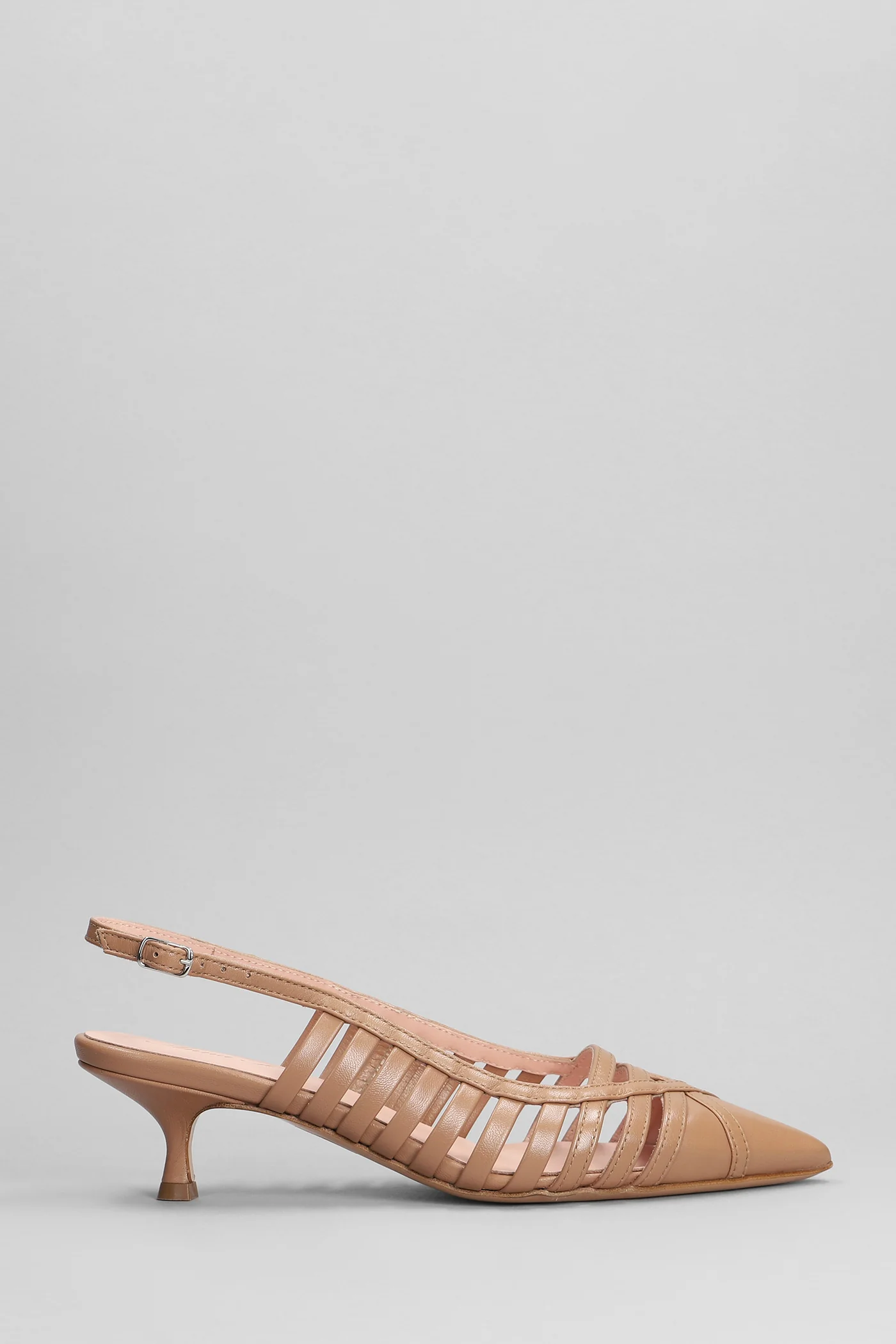 Pumps in Camel leather
