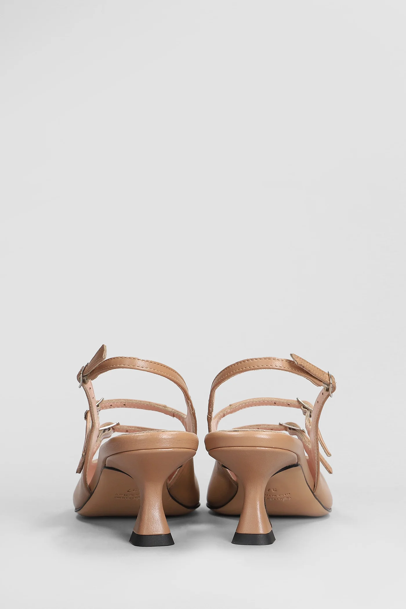 Pumps in Camel leather - Image 4