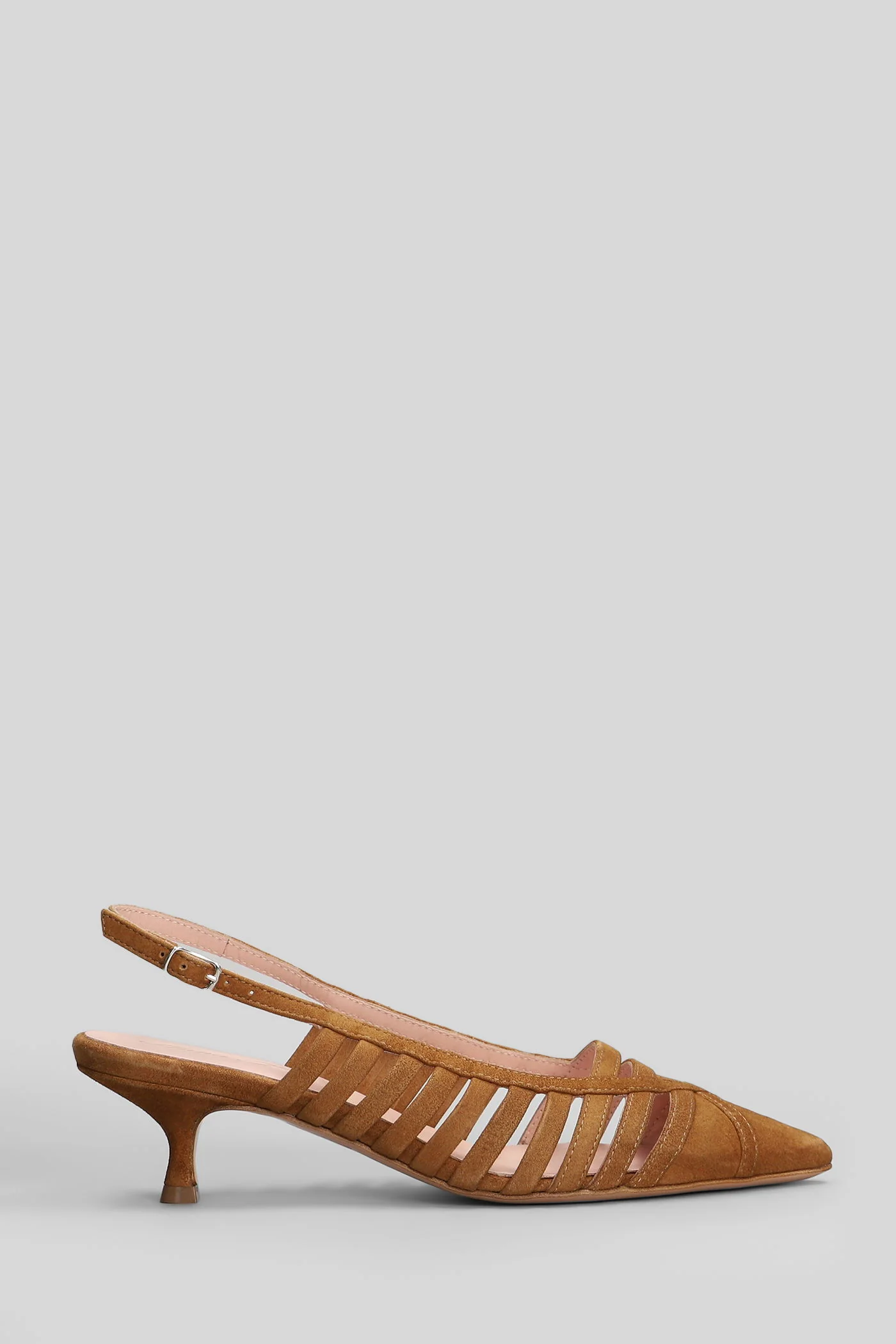 Pumps in leather color suede
