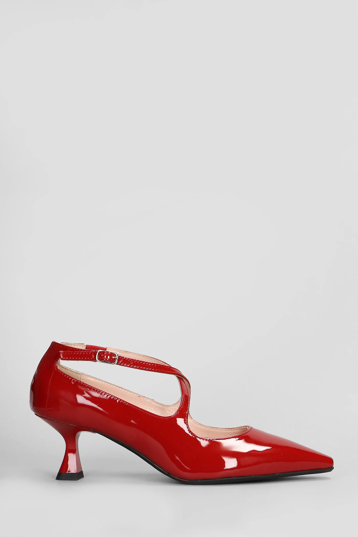 Pumps in red patent leather