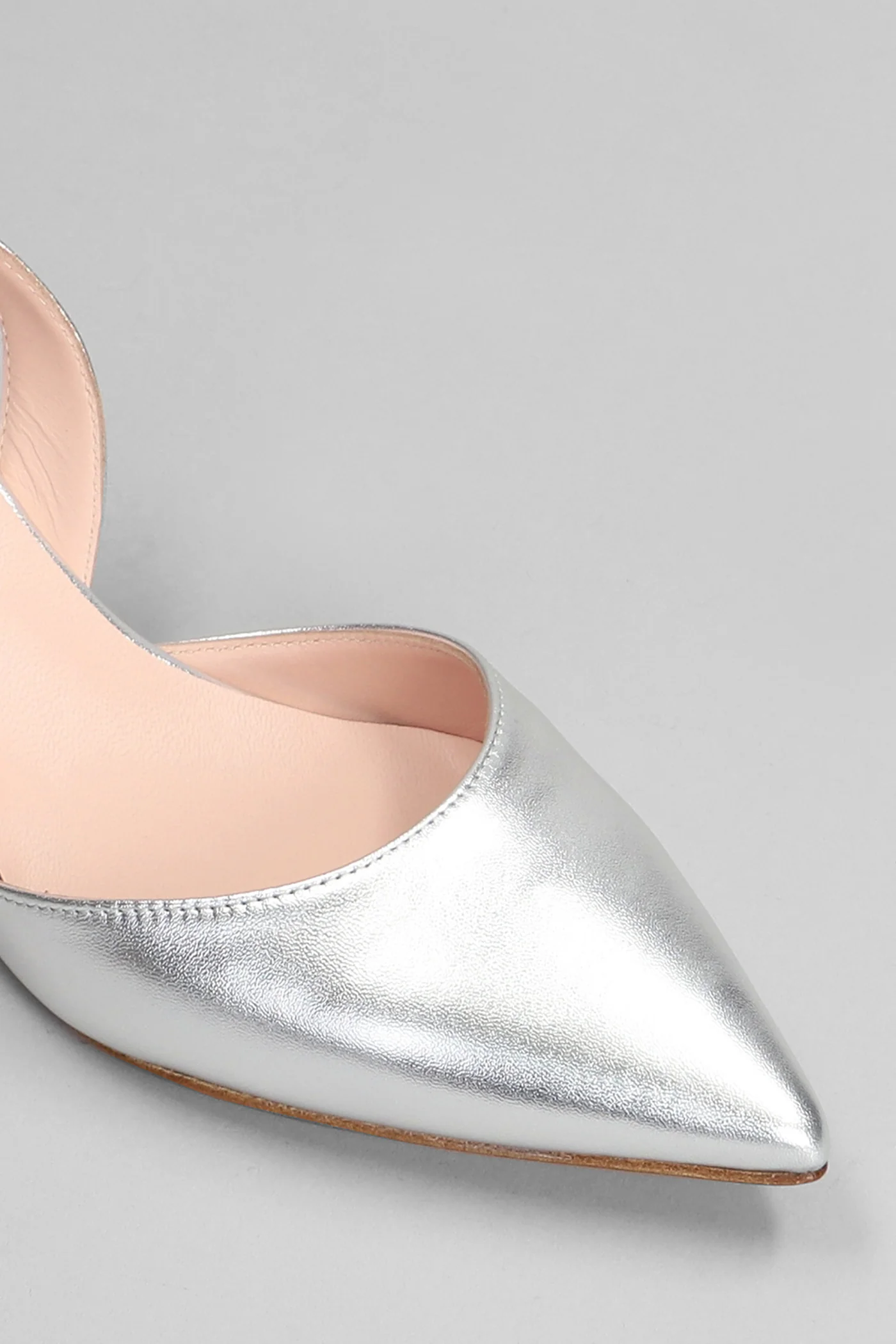 Pumps in silver leather - Image 5