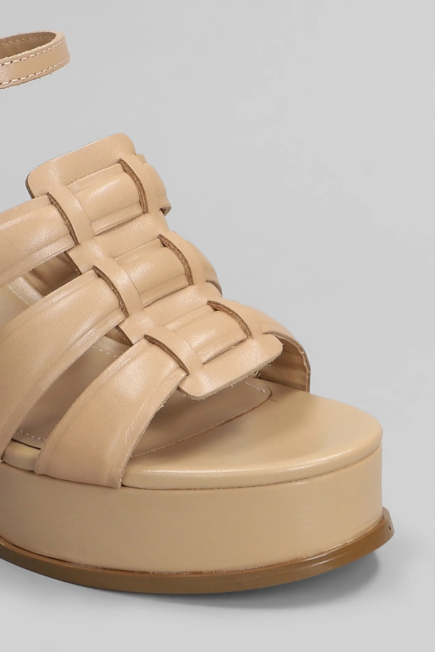 Mina Sandals in powder leather - Image 5