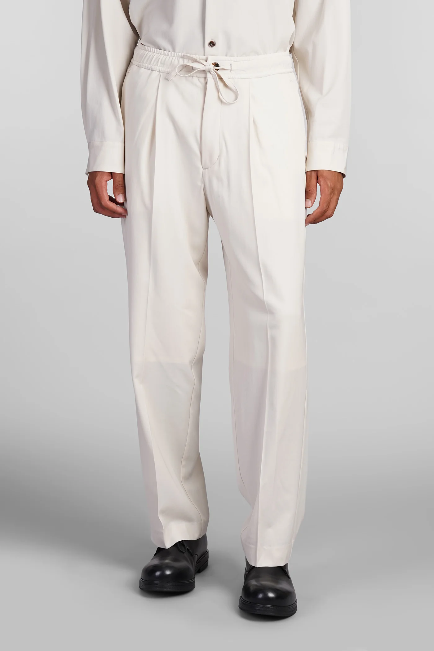 Pants in beige wool