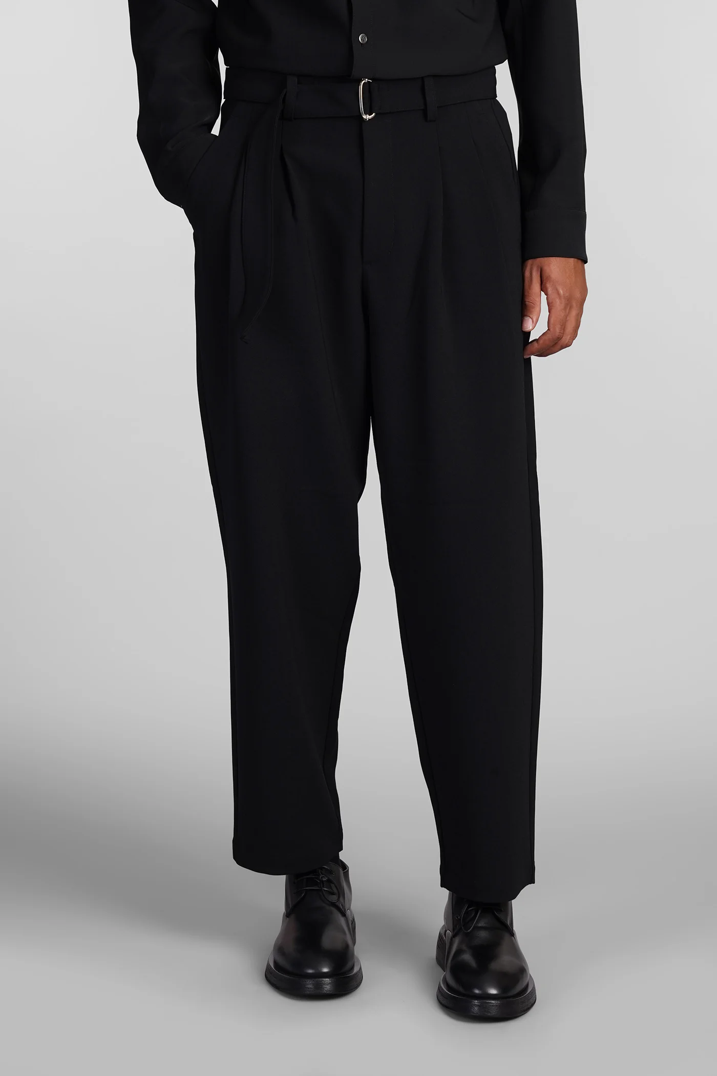 Pants in black polyester
