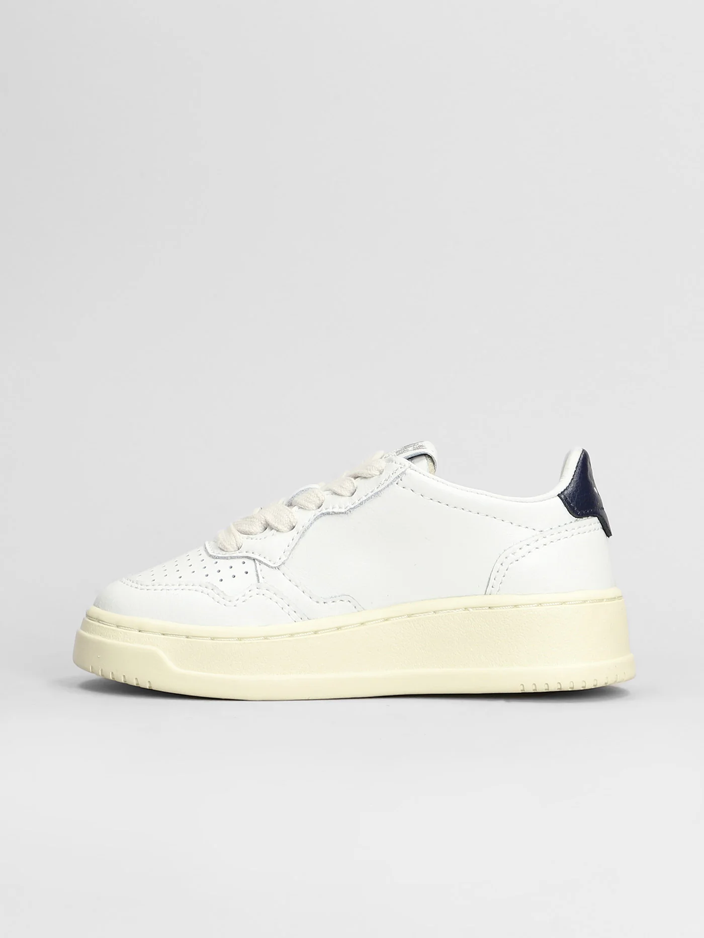 Medalist Sneakers in white leather - Image 3