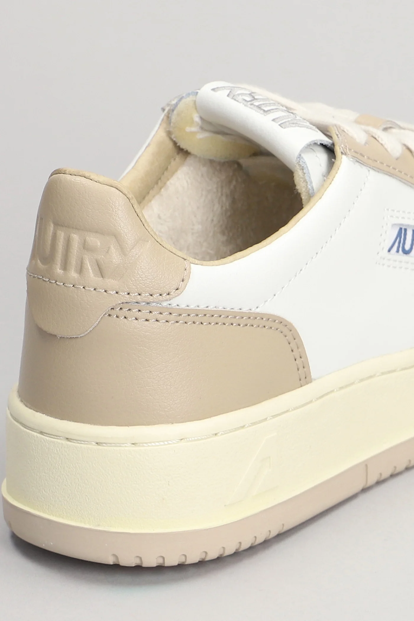 Medalist Low Sneakers in beige leather - Image 5