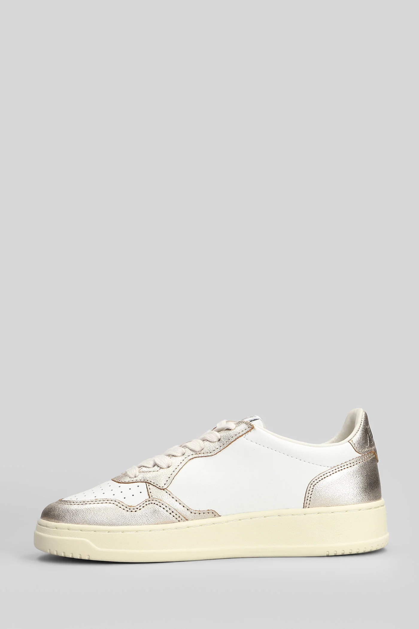 Medalist Low Sneakers in platinum leather - Image 3