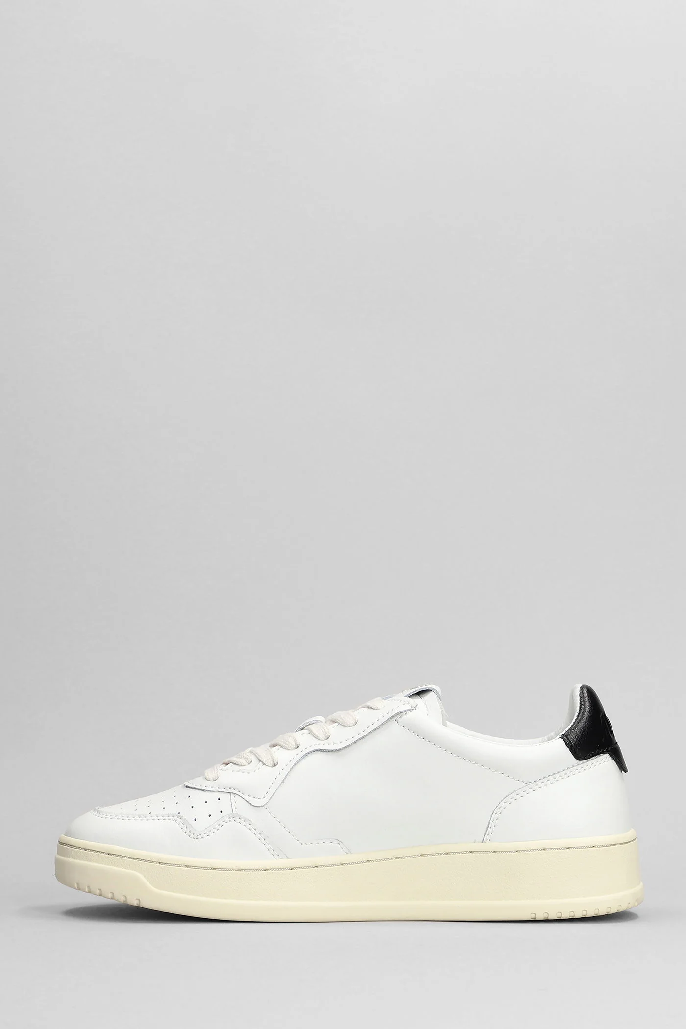 Medalist Low Sneakers in white leather - Image 3