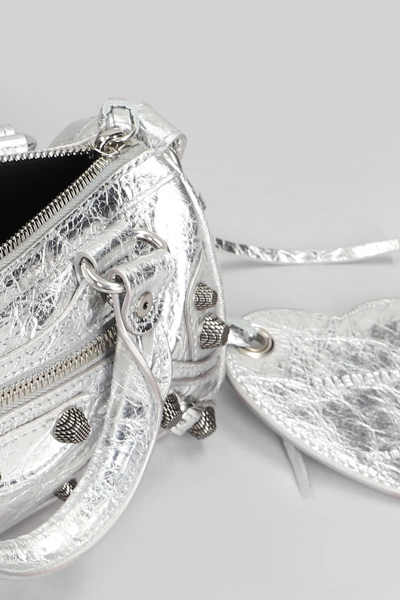 Le cagole nano Hand bag in silver leather - Image 4
