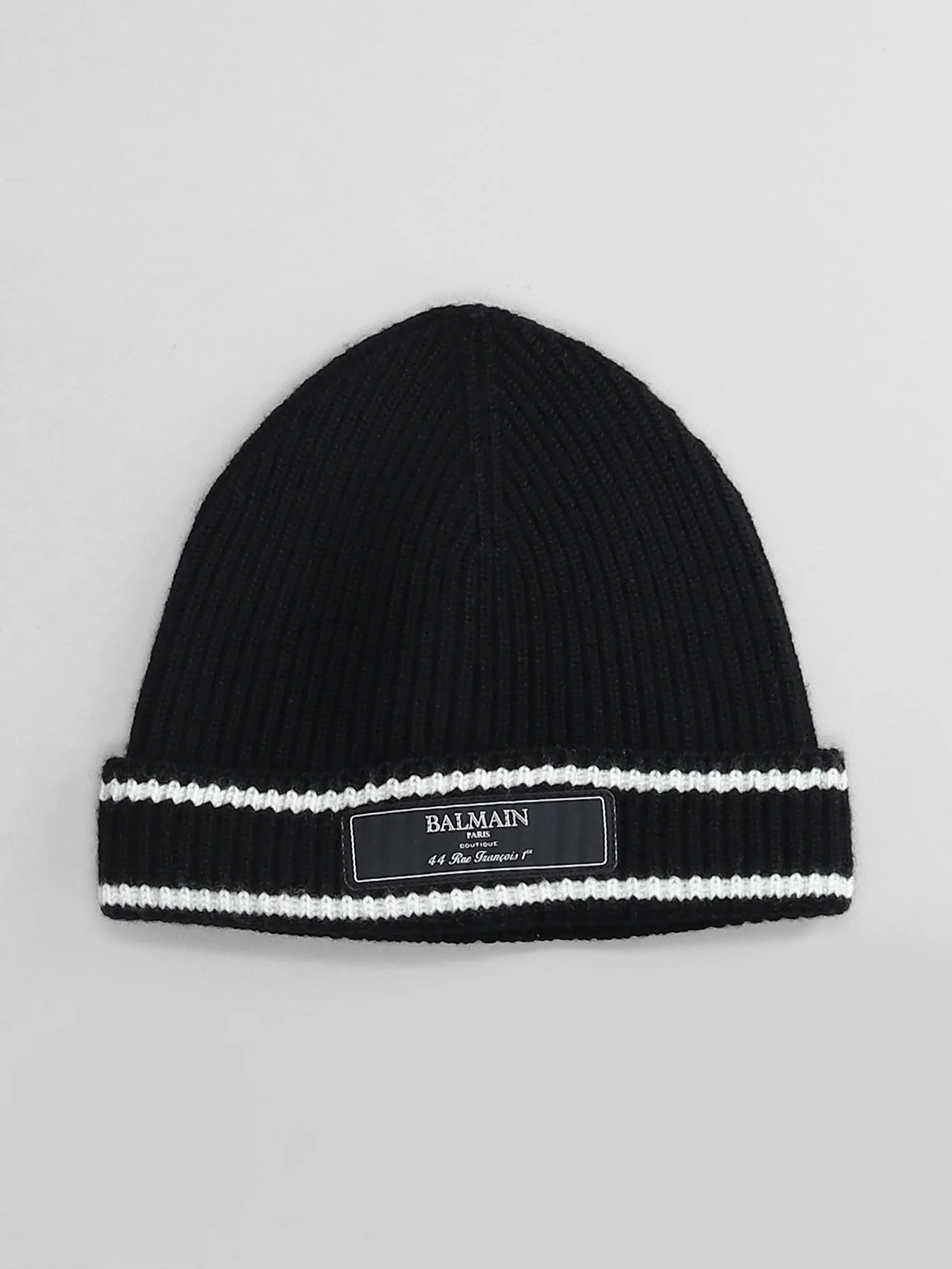 Hats in black wool