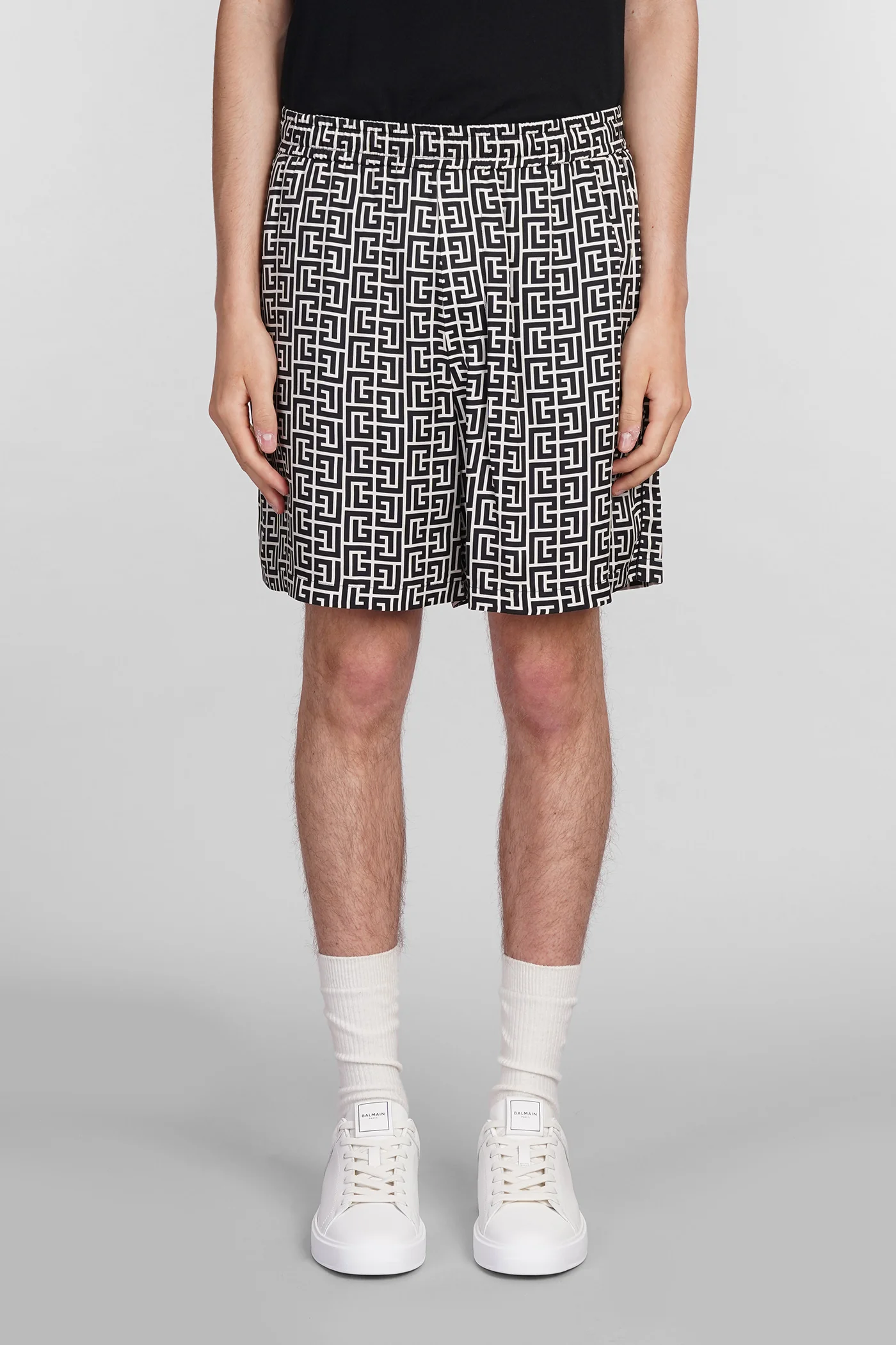 Shorts in beige viscose