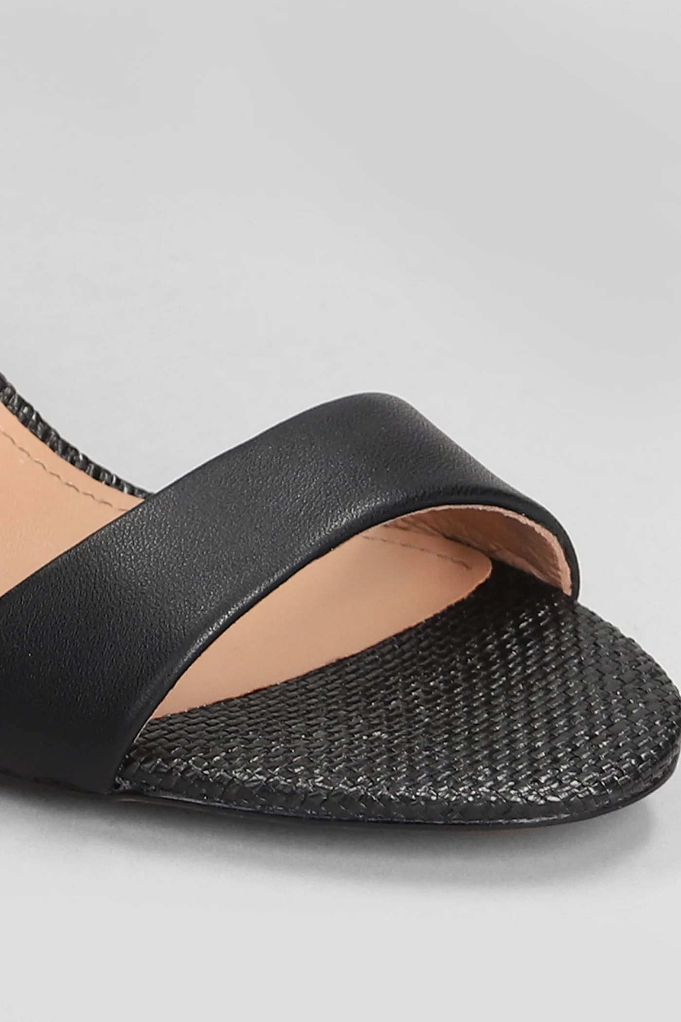 Aster Sandals in black leather - Image 5