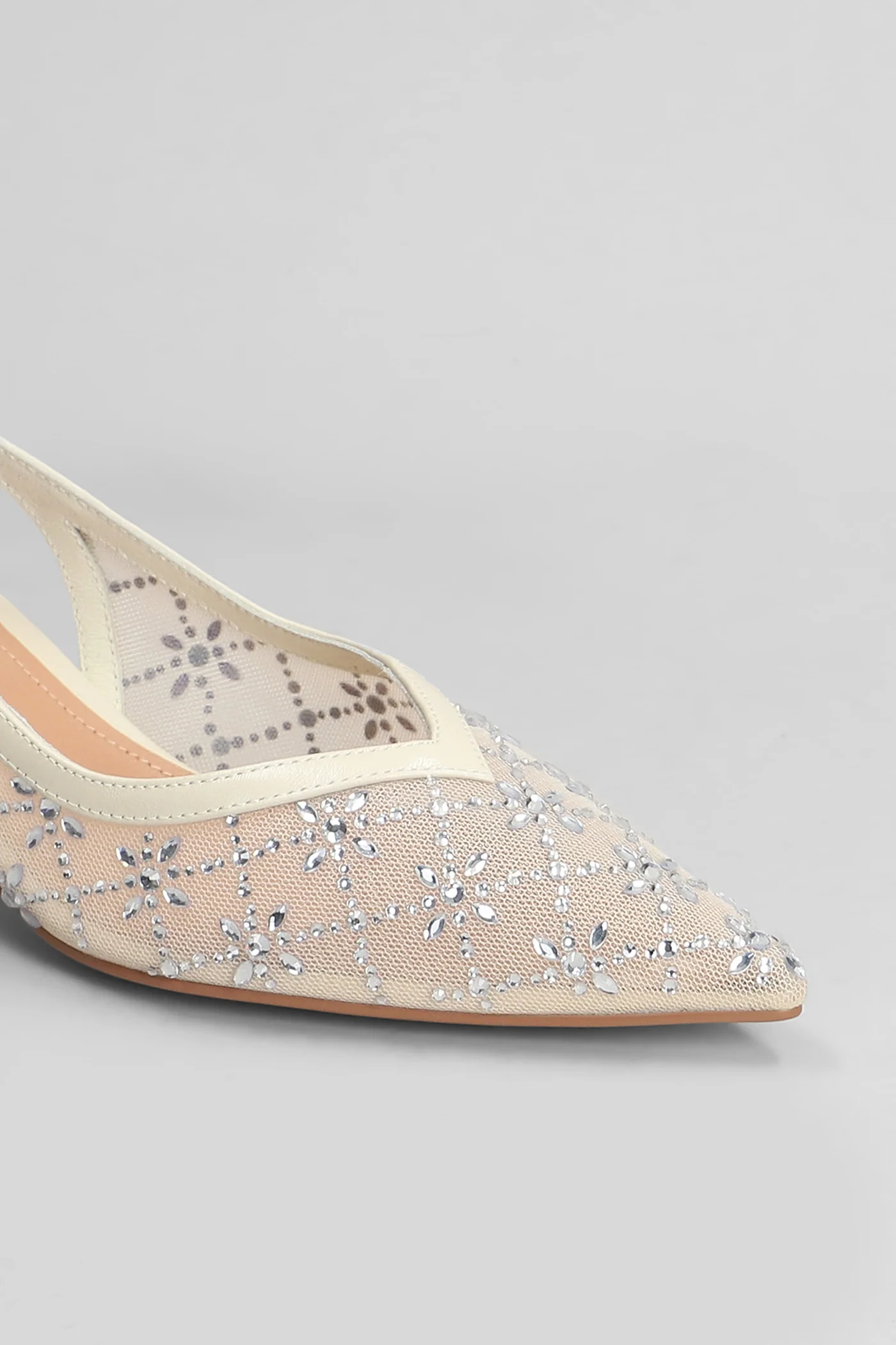Helia 45 Pumps in white leather and fabric - Image 5