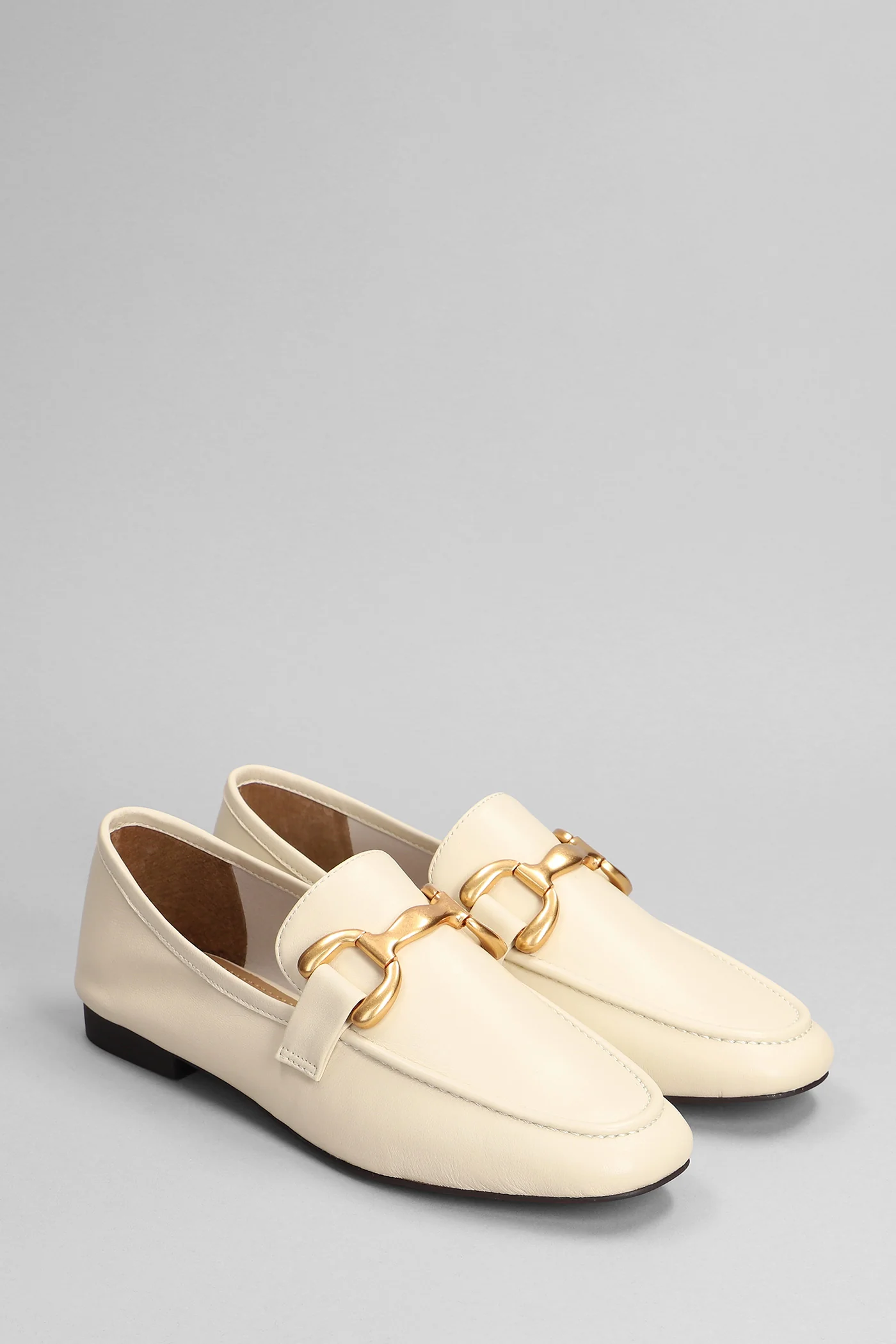 Loafers in beige leather - Image 2
