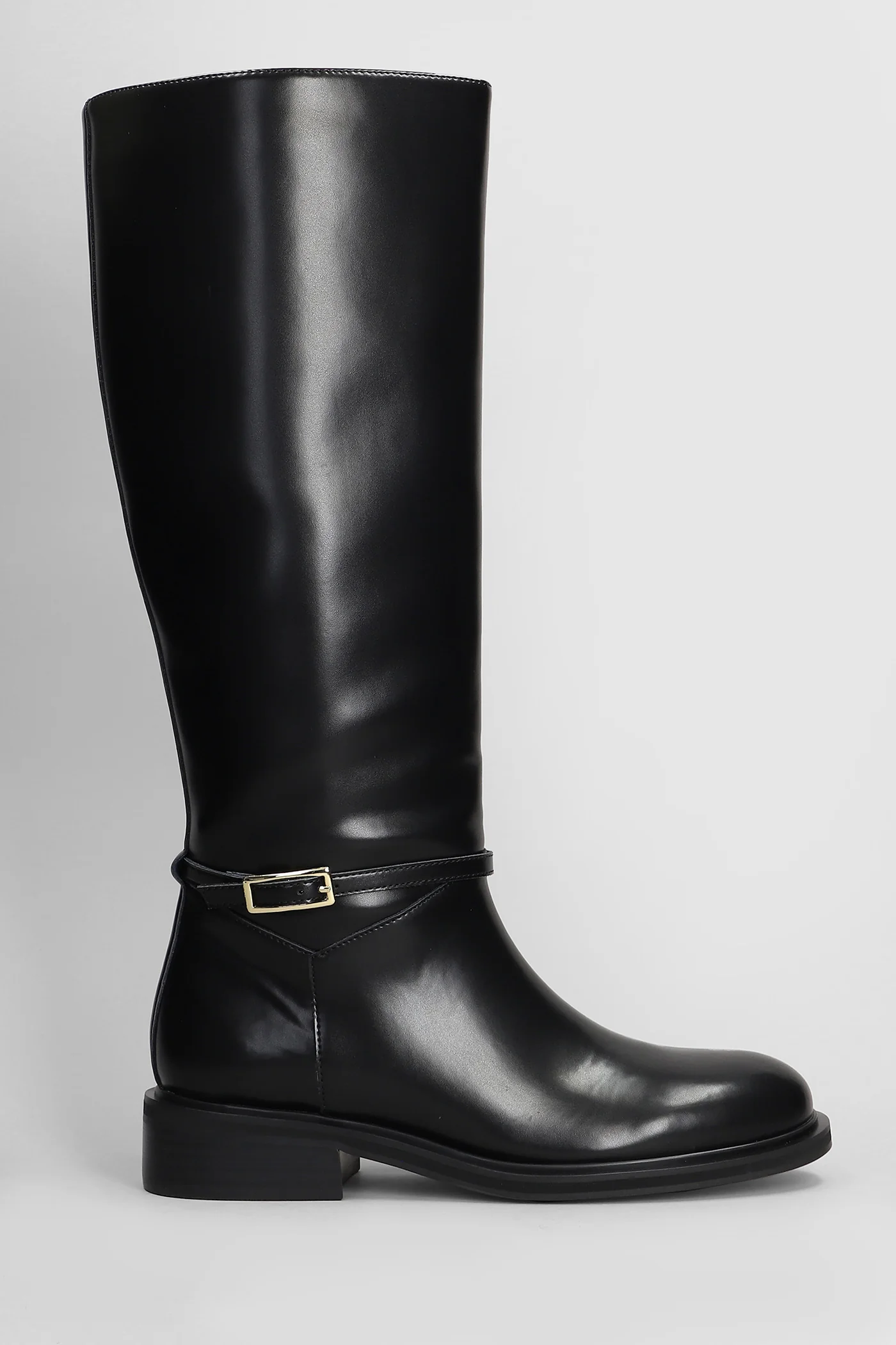 low heels boots in black leather