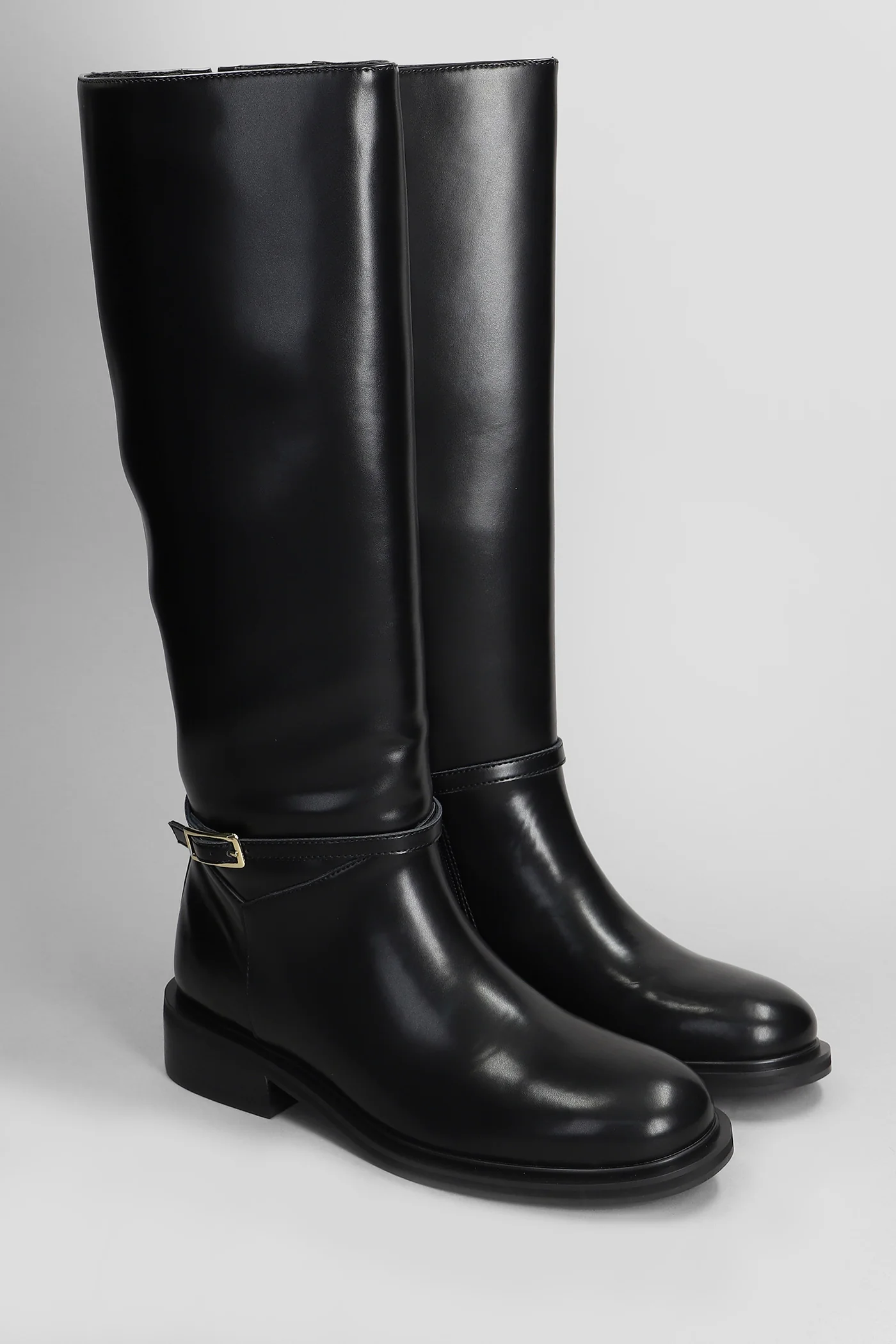 low heels boots in black leather - Image 2