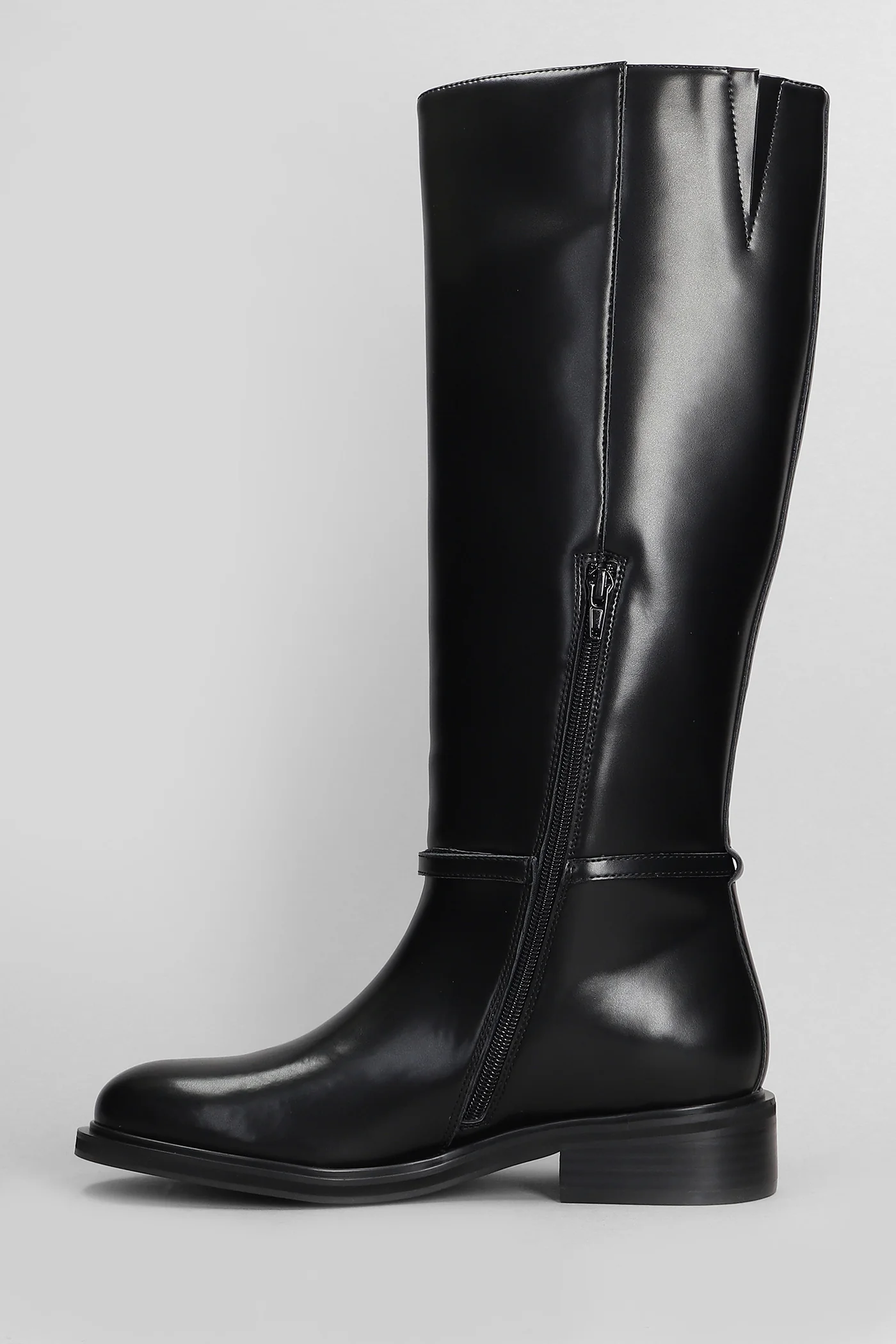 low heels boots in black leather - Image 3