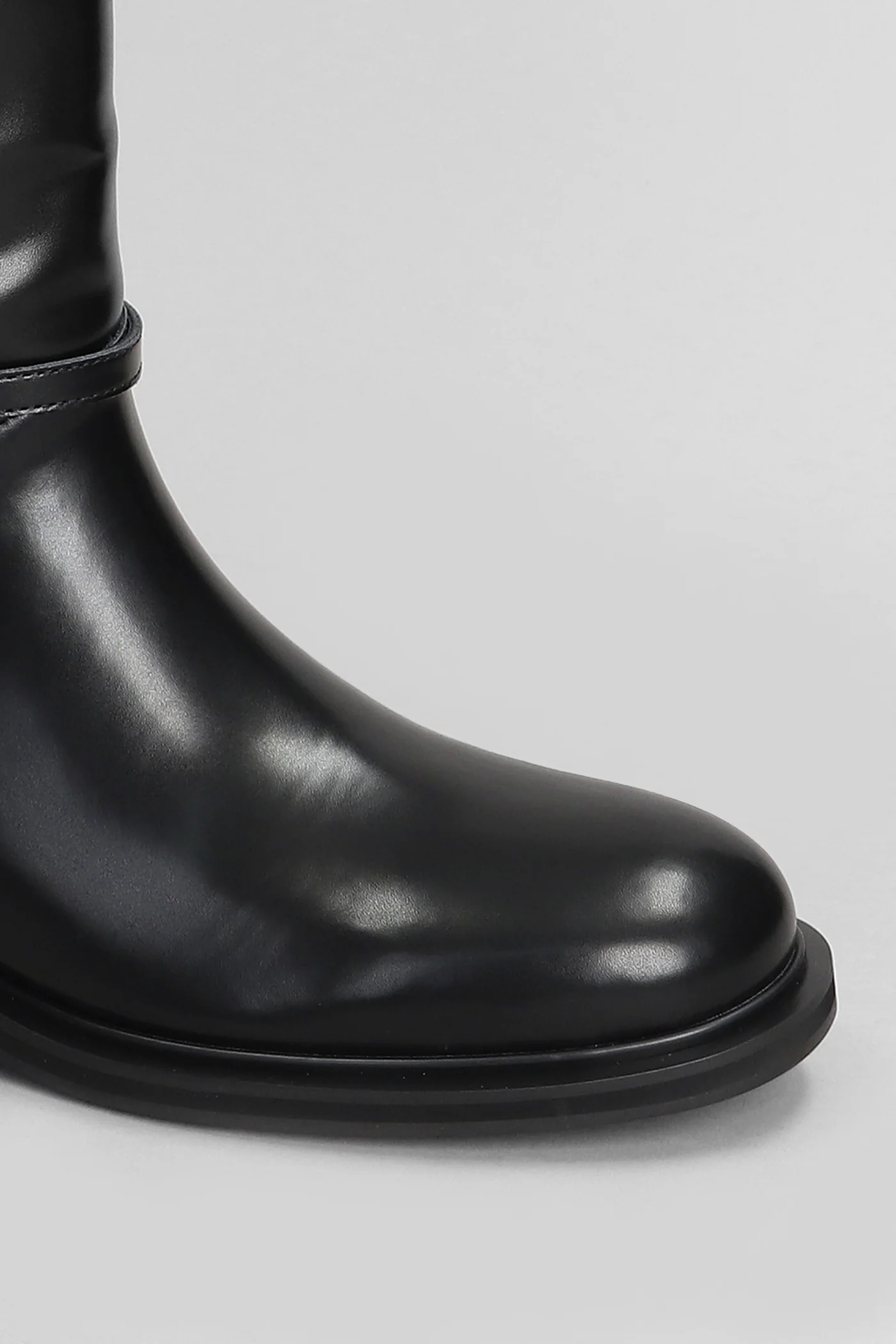 low heels boots in black leather - Image 5