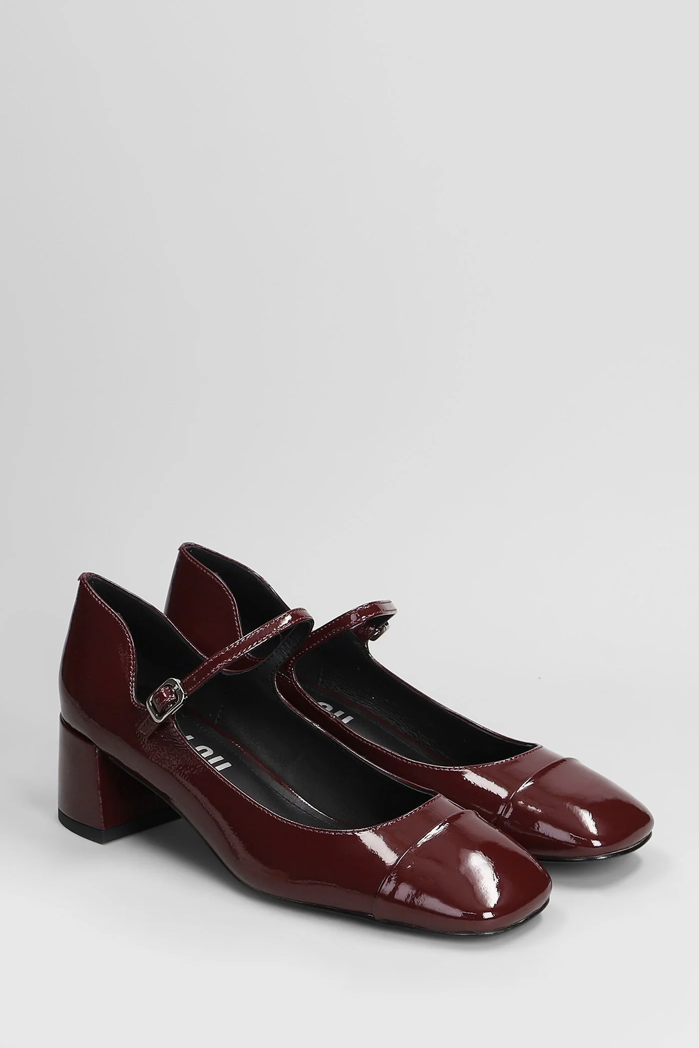 Pumps in bordeaux patent leather - Image 2
