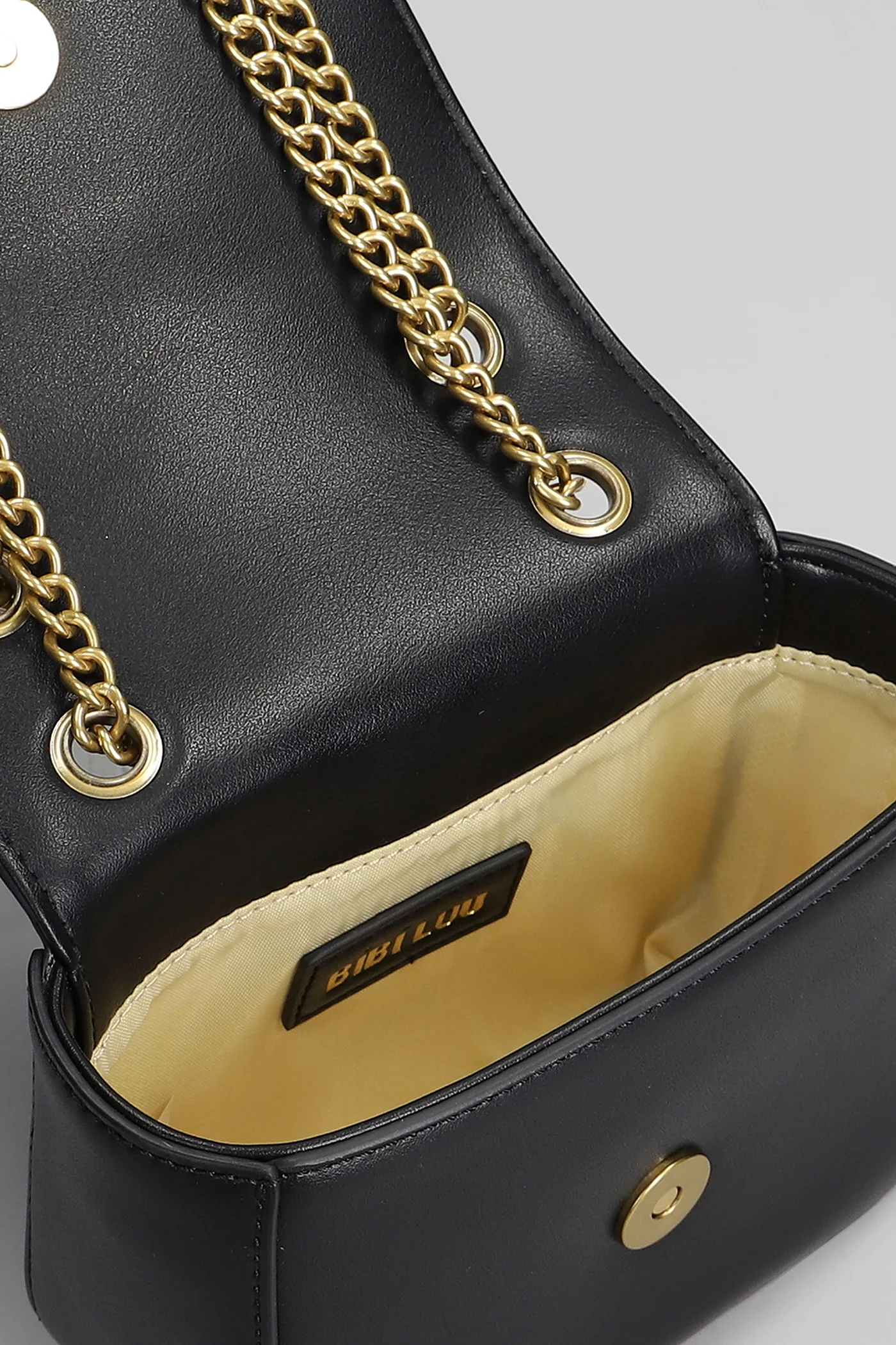 Shoulder bag in black leather - Image 4